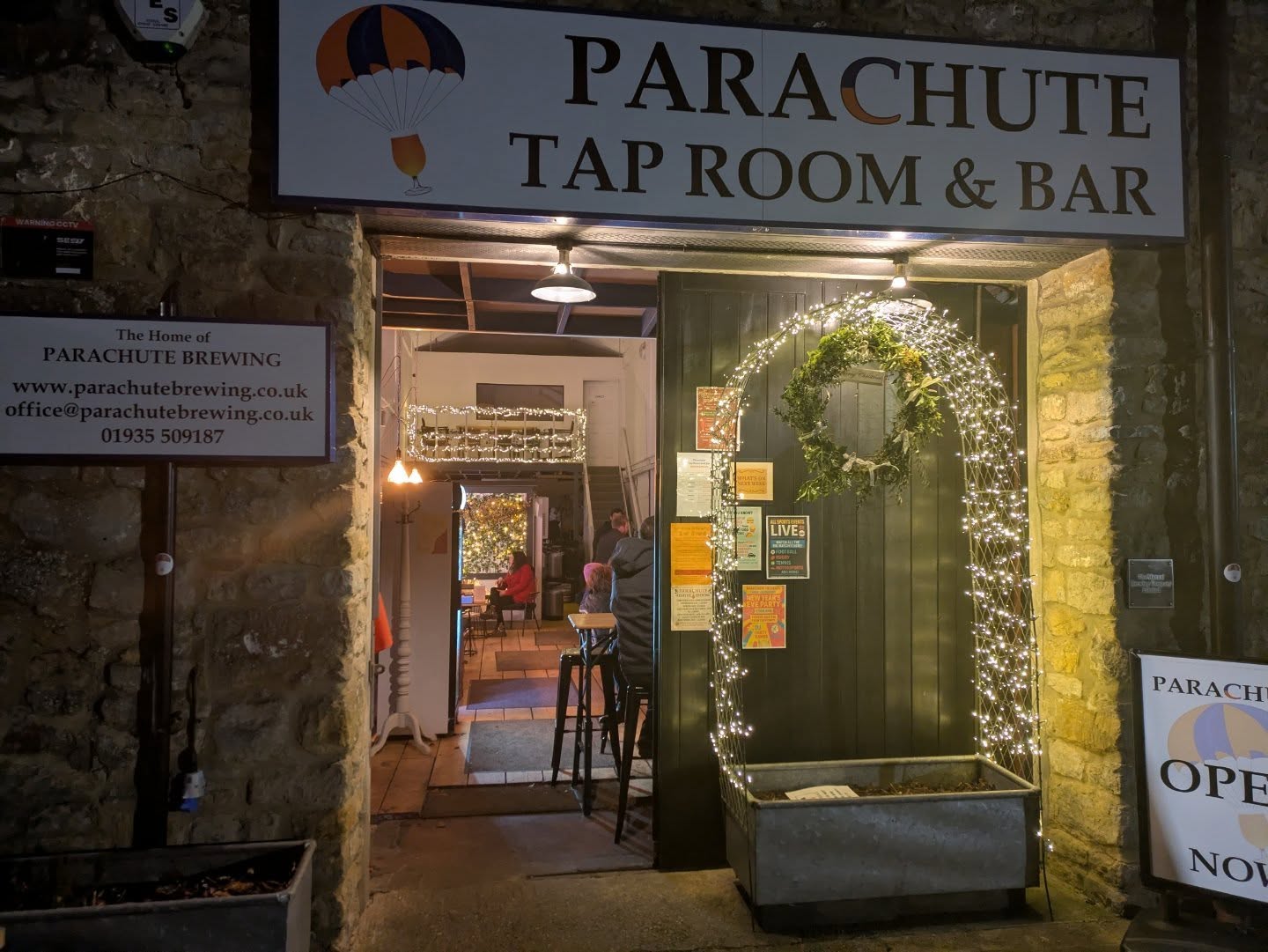 Merry Christmas from everyone on the parachute team !! We hope everyone has a great day.
We'll be closed Christmas day and boxing day, but we'll be open again on the 27th and new year's eve !!
Make sure to get your tickets for our new year's eve party if you haven't yet, it'll be a great one
#merrychristmas
#newyearseve
#taproom