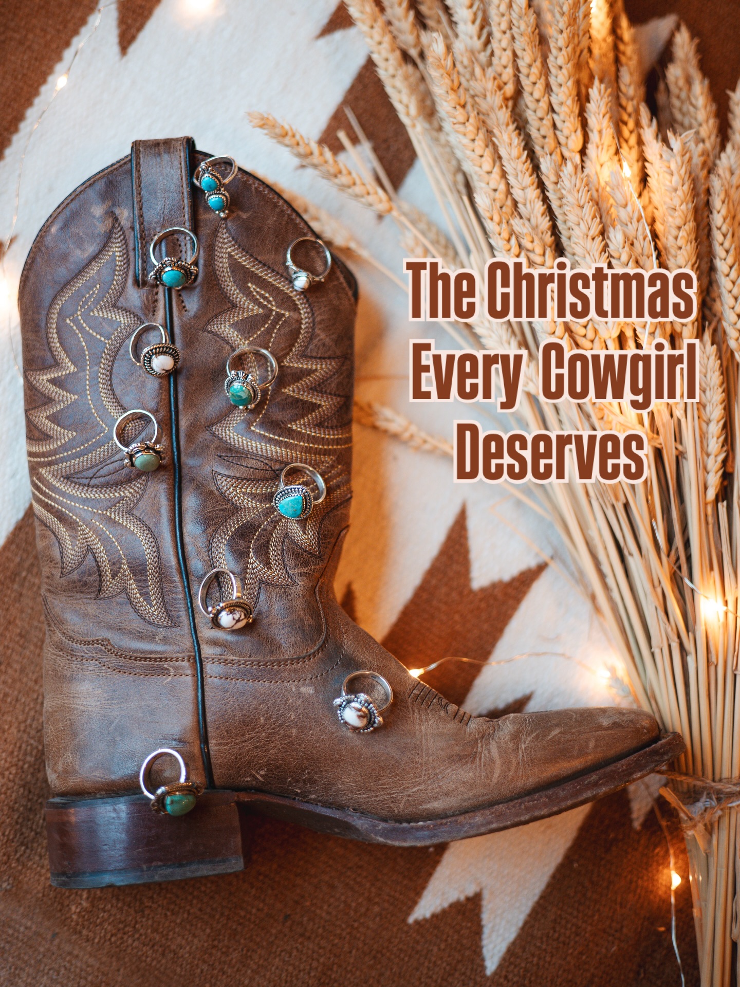 The Christmas Every Cowgirl Deserves 🌵
Noël prend des airs de grand Ouest chez Sonora.
Des éclats taillés dans la lumière, des pièces qui invitent à tracer sa route et à célébrer la liberté avec élégance.
Nos bijoux portent ce souffle brut, cette envie d’aventures.
Un Noël où l’on s’offre la force d’un symbole, la présence d’un détail qui affirme sa propre cadence.
Que votre saison brille avec cette liberté tranquille, celle qui laisse respirer les rêves et illumine chaque instant. ✨
Et si vous connaissez une âme sauvage qui se reconnaîtrait dans ce mood, identifiez là en commentaire 🫶
#cowgirl #noel2025 #ideecadeau #spiritofthewest #bijouxargent #bijouxcréateur #stylewestern #bohowest #christmasvibe #westernjewelry