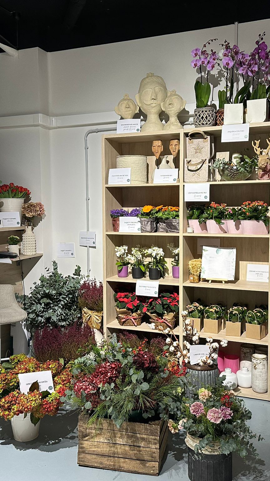 Mañana nos vemos en @escapetherutina (Calle Aralar 42)
Os esperamos con mucha ilusión!
💐🌿🎄