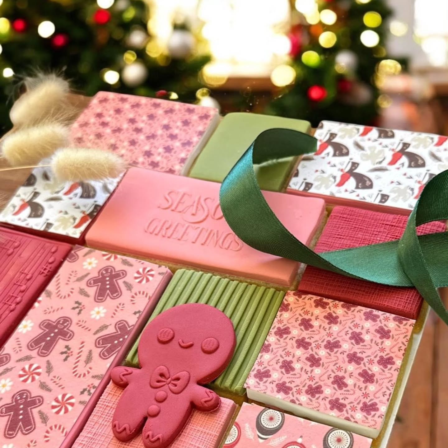 There is truly nothing more rewarding as a designer than seeing a beautiful baker take one of my tools and create something completely unexpected and unique.
When I first saw Ali's cookie set from @allicedup I was "jaw to the floor".
The mix of textures, the choice of colour palette.
The way every detail worked together so effortlessly. I would never have thought to combine our Gingerbread and Angel Edible Images.
I always saw them as a compliment to two different sets.
But WOW... Not only does it work, it looks gorgeous and adds such a level of interest to this set.
This is the magic of creativity.
Seeing our beautiful baking community choosing my cutters, stamps, and edible images and turning them into something that reflects their own vision, their own artistry is the biggest joy for me and I will always be so grateful.
Today I’m celebrating Ali and the way she has brought this Platter Box set to life with so much heart.
Thank you for trusting my designs and for reminding me why I pour so much love into what I do.
Happy Sunday Beautiful Bakers xox
#cookiedecorating #cookiesofinstagram #cookieart #customcookies #australiancookier #bakersofinstagram #sugarcookieart #cookieinspiration #cookiecommunity #bakedwithlove