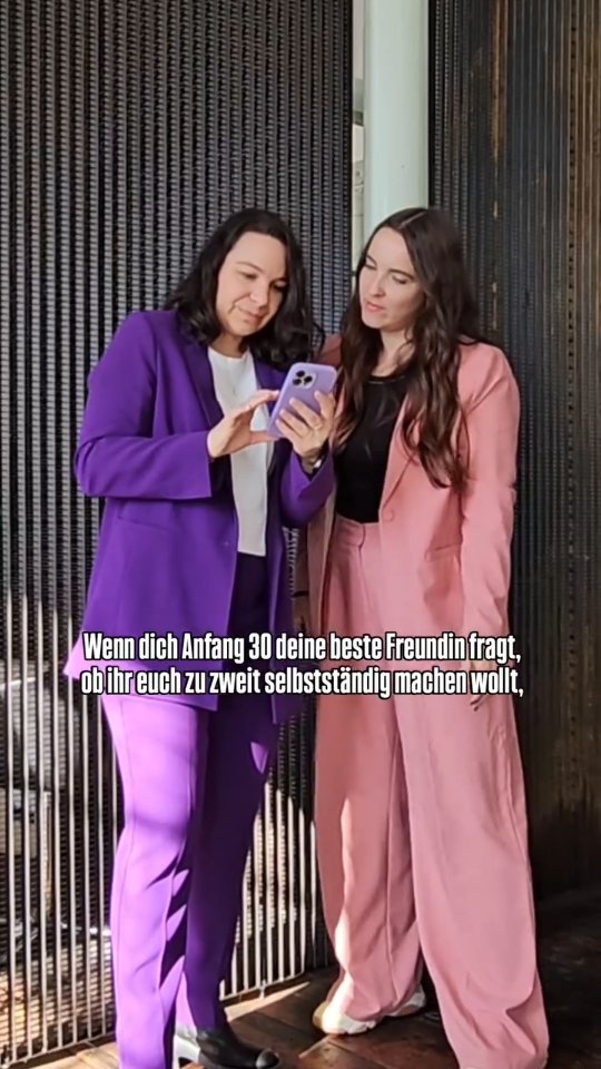 Egal was andere gesagt/gemeint haben - wir habens trotzdem gemacht und jetzt? Jetzt sind wir beste Freundinnen, Unternehmerinnen, ein cooles Team, unsere eigenen Chefinnen und gemeinsam stärker denn je. 🦸🏻♀️🦸🏻♀️
#agenturausgefuchst #ausgefuchst #socialmediacreative #socialmediagirls #tirolerunternehmerinnen