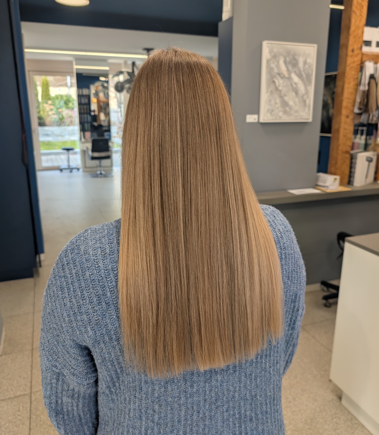 Creamblonde gearbeitet von @hair_by.lara_arn
🫶🫶🫶 sichert euch jetzt noch die letzten Termine vor Weihnachten. Wir haben zusätzlich zwei Montage für euch geöffnet ❤️