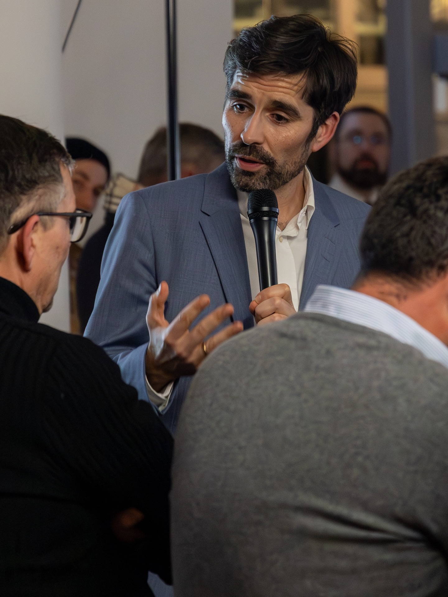 Spannender Austausch im Media:FORUM in Trier! 🌍
Ich habe zum Talk „Globale Wirtschaft unter Druck“ eingeladen. Die Wirtschaft, Wissenschaft und viele Interessierte kamen. Es ging um Chancen & Risiken für RLP und Trier. Denn wir brauchen eine florierende Wirtschaft, gute Arbeit für unsere Stärke.
Mit dabei: Alexander Schweitzer, Prof. Dr. Markus Rudolf, Prof. Dr. Dorit Schumann und Dr. Matthias Schmitt– starke Impulse, klare Analysen.
Danke an alle, die da waren! 🙌✨
#Trier #RheinlandPfalz #Wirtschaft #GlobalEconomy #EventRecap #BusinessTalk #Austausch #RegionStärken #alexanderschweitzer #sventeuber #trierimlandtag