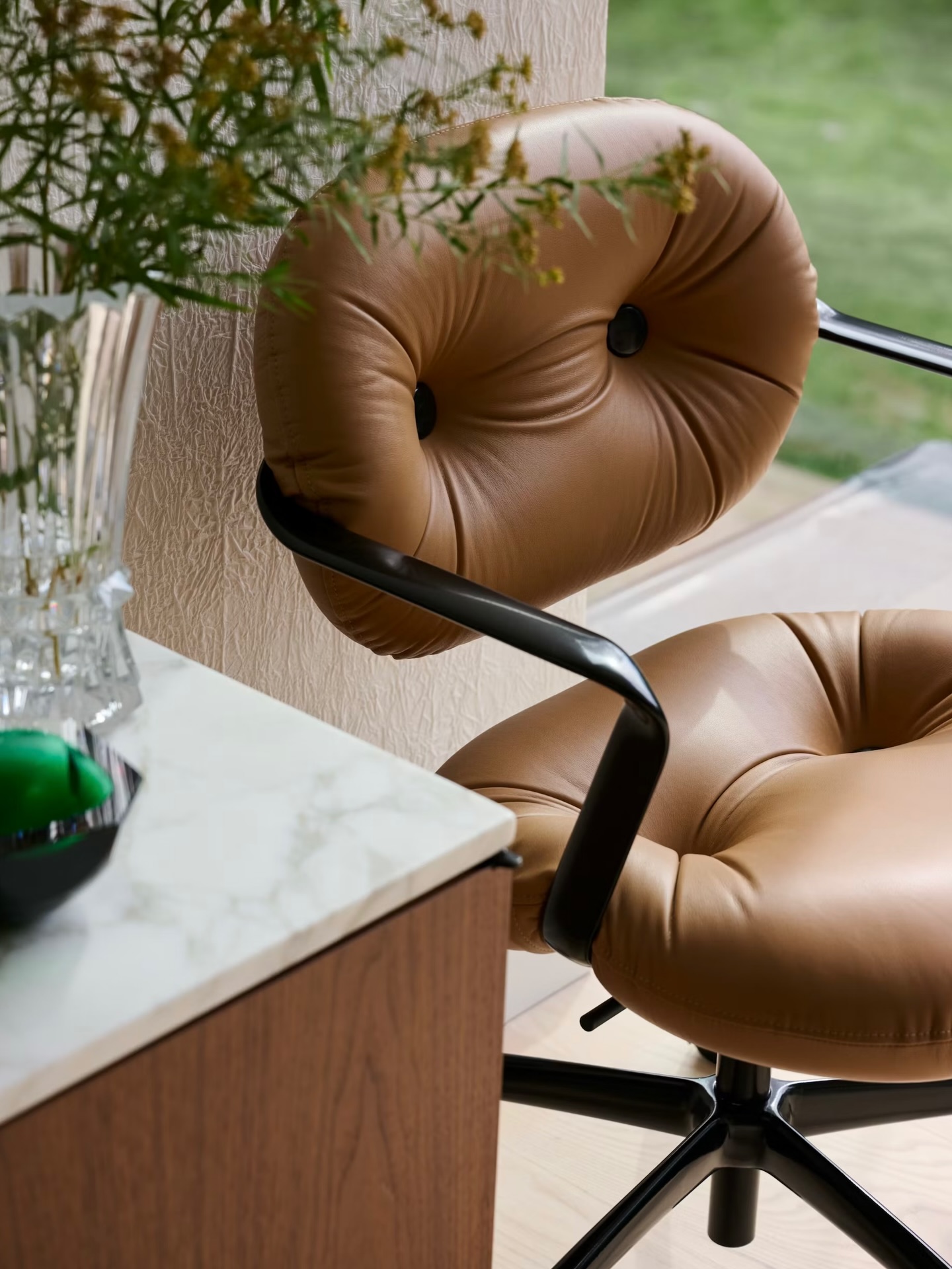 Give the gift of comfort AND joy this holiday season.
The Morrison Hannah Task Arm Chair is more than seating: it’s a statement. With its sleek lines and ergonomic design, it transforms any workspace into a haven of productivity and elegance.
Design professionals, contact us at info@pivotinteriors.com for exclusive seasonal offerings.
#pivotinteriors | @pivotinteriors