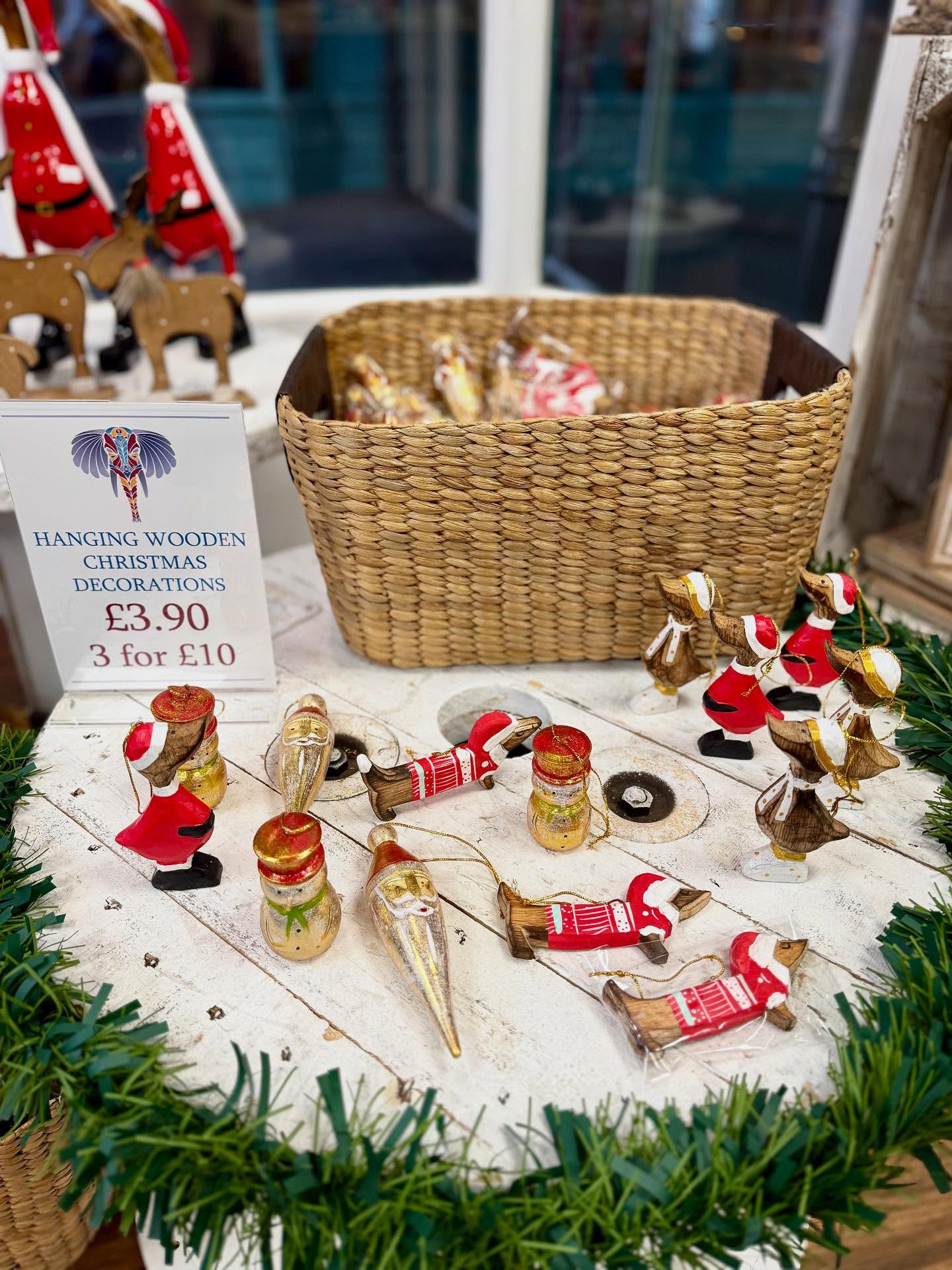 Who’s getting the Xmas decs out this weekend?! 🎄📦
If you’re planning to get the tree down from the loft, or hunt for your Christmas boxes in the garage, why not add a few new pieces to your collection this weekend?!
From our ever popular ceramic figures and festive food decorations, to new handmade wooden items sourced directly from the makers in Bali, we have plenty of quirky options you will enjoy getting out year after year!
And we will be open Saturday AND SUNDAY this weekend for the big Christmas light switch on in the market square.
#newarkontrent #shopnewark #welovenewark #popup #popupstore #christmasdecorations #christmasiscoming🎄 #christmasdecor #festivegifts #shoplocal