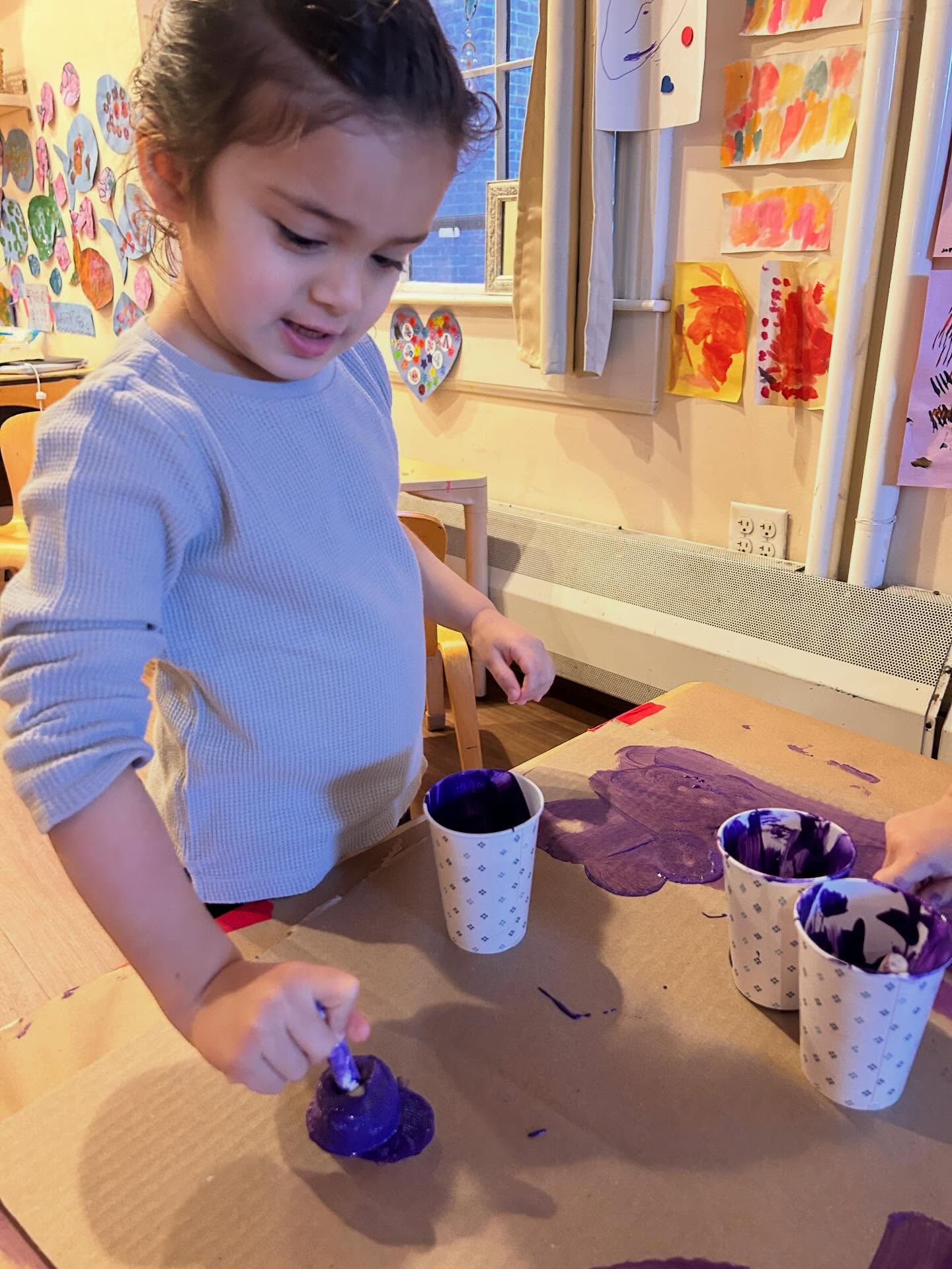 The Purple Room has taken their interest in trains full speed ahead! Teachers noticed early on in the year that their students loved trains and have been weaving in opportunities to explore math, literacy, and teamwork through their train play.🚇