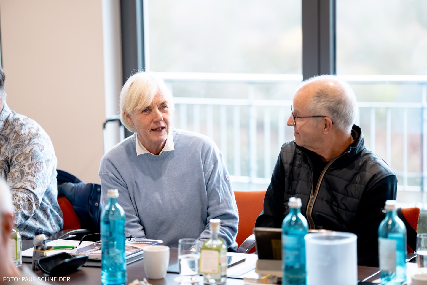 Fachtagung in Herdecke mit der neuen CDU-Fraktion im RVR 🏛️🤝
Die Vorstellung des Masterplans Handwerk für das Ruhrgebiet bestätigt mich in meiner Meinung, dass das Handwerk mehr Wertschätzung und Wahrnehmung braucht. 🔧🧱✨
Ich hoffe, dass Handwerk und Schule noch mehr zueinander finden. 🏫🤝🔨 In der Schule sind die Handwerker, gerne auch Frauen, von morgen. 👩🔧👨🔧🌱
Erfreulich konnte ich dem Vortrag des Eigenbetriebs Ruhr Grün entnehmen, dass es mit der Neugestaltung des Heidhofs sehr bald vorangehen wird. 🌳🌿🚧
📸 @paulschneider.fotografie
#Fachtagung #Herdecke #CDU #RVR #Ruhrgebiet #Handwerk #MasterplanHandwerk #Wertschätzung #SchuleUndHandwerk #ZukunftGestalten #FrauenImHandwerk #RuhrGrün #Heidhof