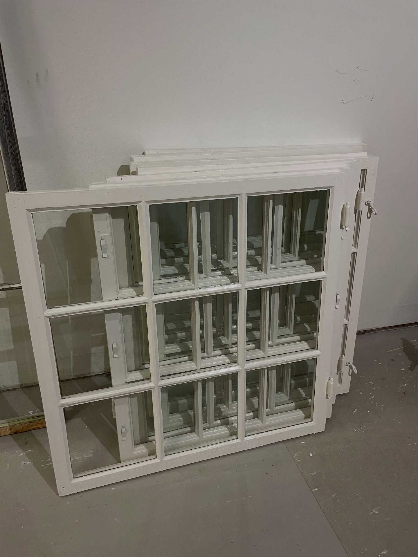 För ett tag sedan fick jag rycka in och hjälpa till att renovera ca 20st fönster till ett rådhus.
#fönsterrenovering #jämtland #östersund #morinsfönsterhantverk