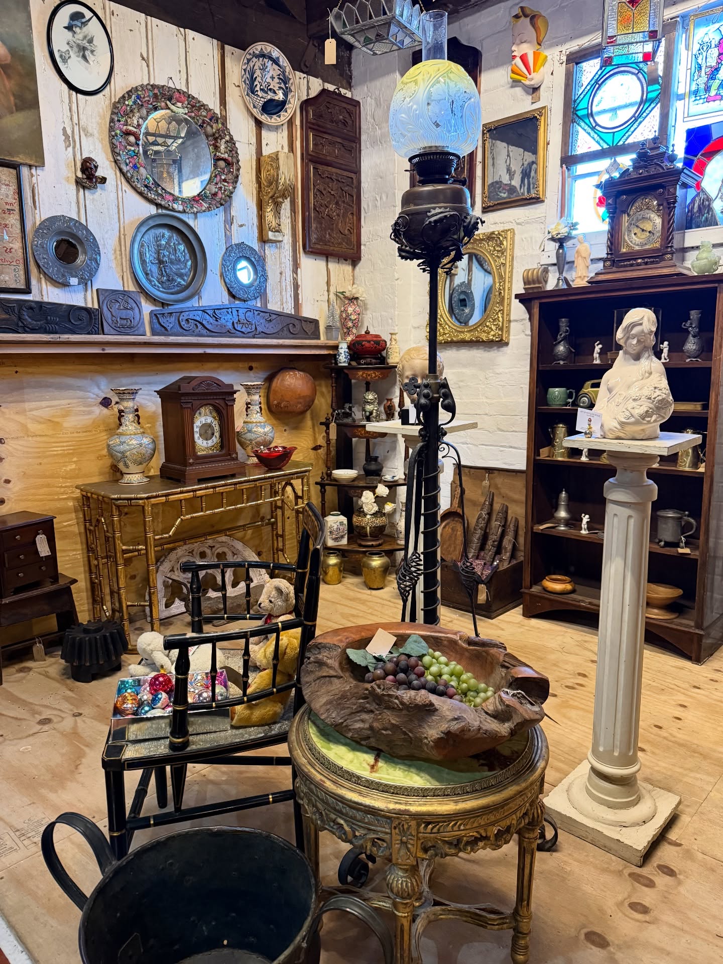 Gary’s pitch is a feast for the eyes. There’s so much to look at in here. If you love his style, he’s got another pitch in The Core!
OPENING TIMES
Monday 10am - 4pm
Tuesday 10am - 4pm
Wednesday 10am - 4pm
Thursday 10am - 7pm
(Late night shopping including Mulled Wine, Fizz and Mince Pies on the menu at @thedovetailcafe )
Friday 10am - 4pm
Saturday 10am - 4pm
#christmasiscoming #christmas #gifts #christmaspresents🎁 #christmasgiftideas #vintagechristmas #christmasshopping #antiques #vintagetreasures #giftsforall