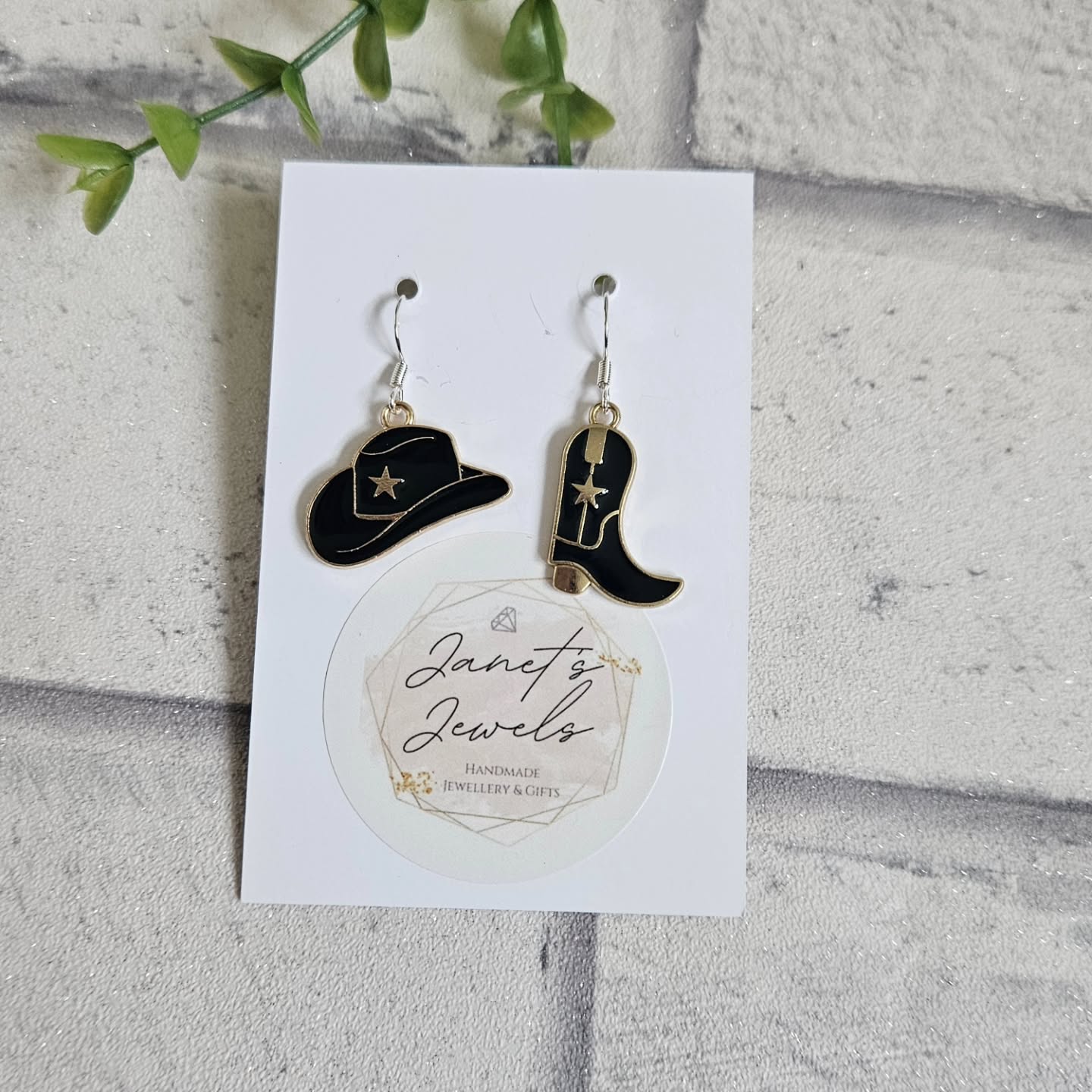 Here's a few new earring designs that I will have on my stall this Saturday..
Also available to order online.. just pop me a message 💜