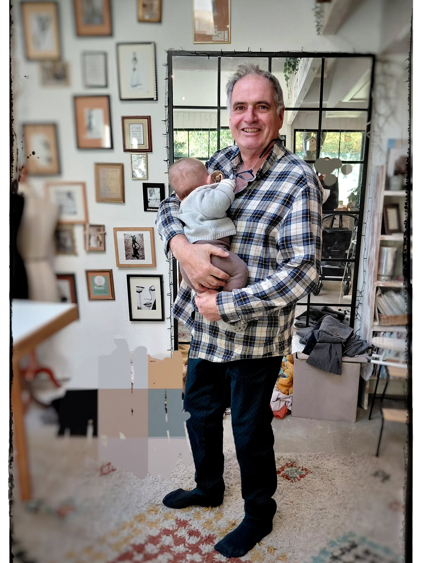 Yves nous a fait avec brio ce magnifique pantalon avec tous les points techniques, braguette, poches, passants,...bravo très bon travail.