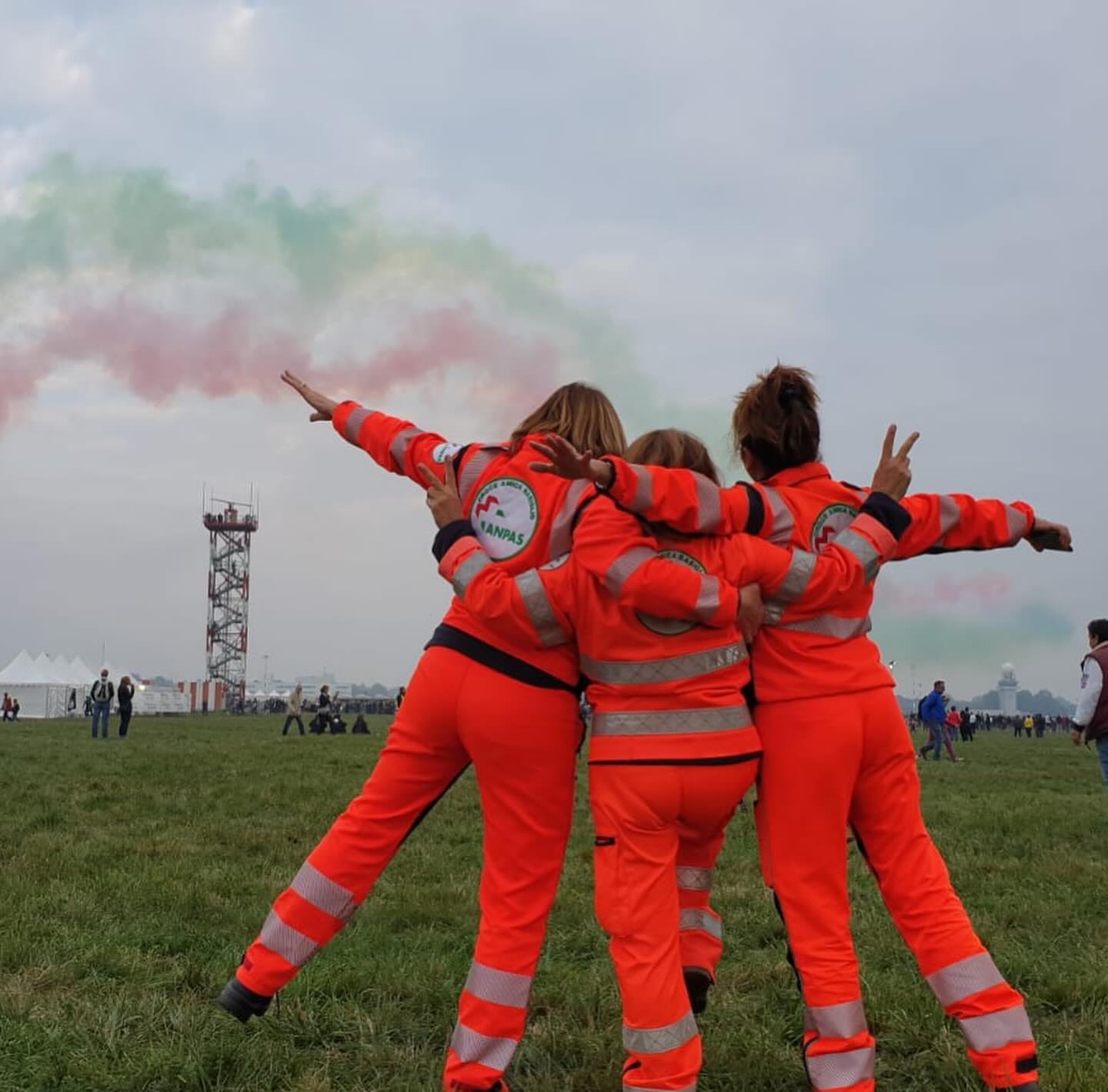 ✨ Oggi è la Giornata Mondiale del Volontariato!
In questa giornata speciale vogliamo celebrare tutte le persone che dedicano tempo e cuore agli altri.
Un grazie speciale ai nostri volontari per il loro impegno nelle attività di emergenza-urgenza, trasporti sociali e sanitari e assistenza durante gli eventi. 🧡🚑
Vuoi entrare a far parte della squadra?
Vieni alla serata di presentazione del nuovo corso:
📅 8 gennaio 2026 - Ore 21.00
📍 Sede di Croce Amica Basiglio, Via Alessandro Manzoni 2, Basiglio
👉 Ti aspettiamo!
#giornatamondialedelvolontariato #amibas #croceamicabasiglio