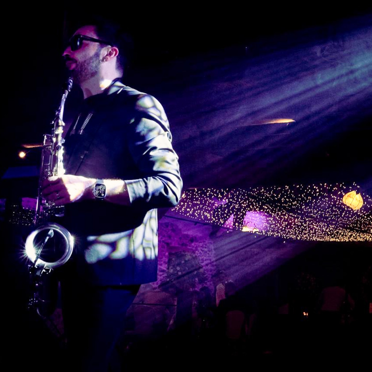 Offrez à vos invités une expérience musicale inoubliable avec Drumminsax : DJ set énergique + saxophone live pour une ambiance unique en Suisse et en France. Réservez maintenant — Link in bio 🎷✨ Dites-nous : quelle playlist vous ferait danser toute la soirée ? #Drumminsax #SaxLive #DJSet #SoireeInoubliable #MusiqueLive #Evenement #Suisse #France #LiveMusic. Credit picture : @niko_leye