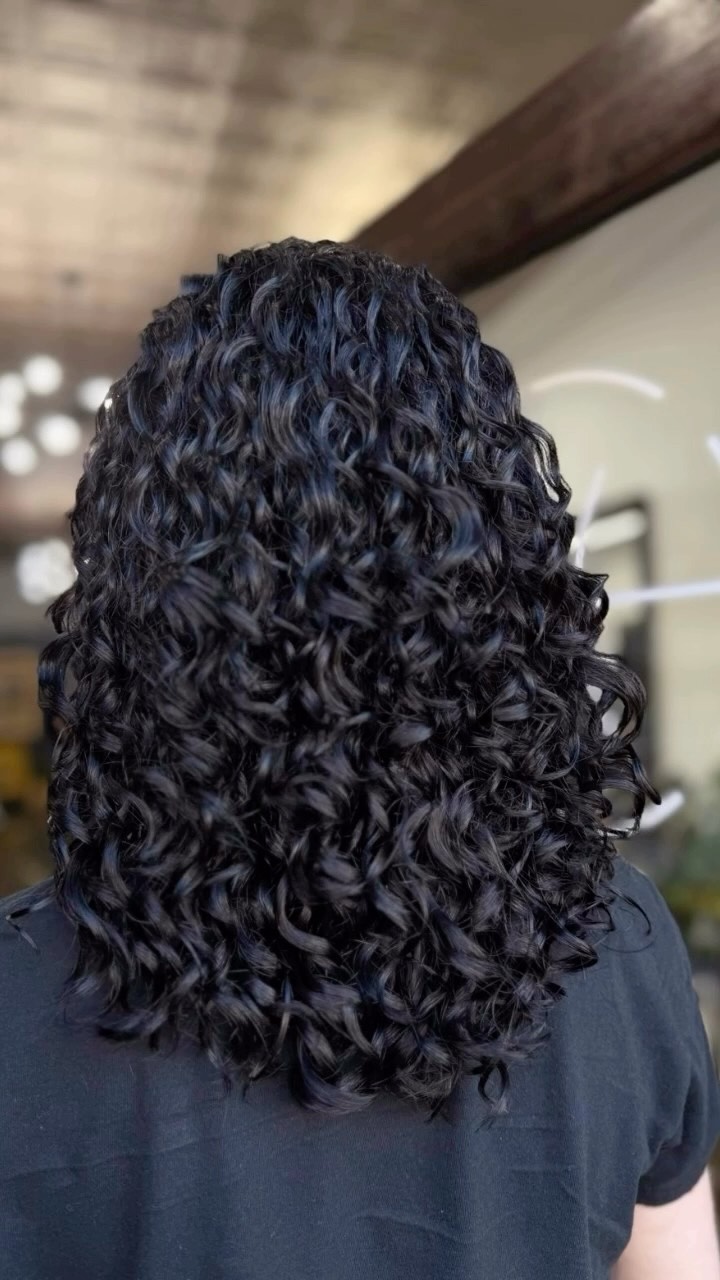 ✨ Your natural curls aren’t “unruly.” They’re a superpower.
There’s something magical about watching curls come back to life — the definition, the bounce, the way they frame the face when they’re cut for your texture instead of against it.
Embracing your natural pattern isn’t about perfection… it’s about understanding what your curls actually need.
✓ hydration over hold
✓ shape that supports curl movement
✓ products that enhance, not weigh down
✓ letting go of the flat-iron fight (we see you 👀😂)
The result? Curls that feel lighter, healthier, and totally you.
If you’re on a curl journey, we’d love to know:
What’s the hardest part about embracing your natural texture?
Styling? Frizz? Products? Confidence? Tell us below — you’re not alone, and your answers help us guide future guests too.
📍Craft House Salon — Atlantic Highlands, NJ
Where curls are celebrated, supported, and always treated with intention.
Color by @liiiiiiizc Curly Cut by @_nicosuavee
#CraftHouseSalon #AtlanticHighlandsNJ #CurlyHairSpecialistNJ #NaturalCurls #CurlyCut #MonmouthCountyHair #NJSalon #CurlTransformation #HealthyCurls #CurlEducation #MiddletownNJ #HighlandsNJ #SeaBrightNJ #RumsonNJ #FairHavenNJ #RedBankNJ #EmbraceYourCurls #CurlJourney