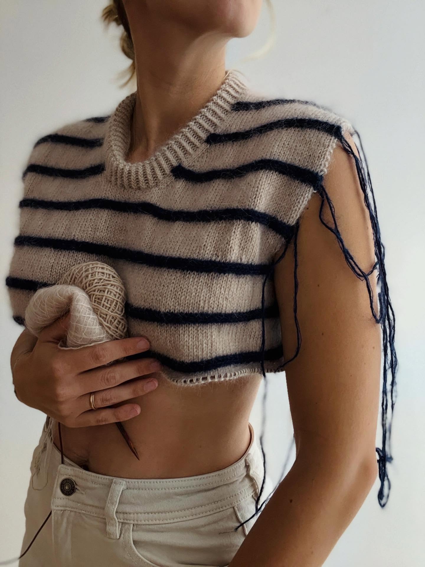 When a project is coming along exactly as imagined 😍🥰
.
.
.
Pattern in progress by me: #bridgetsweater
.
Wool: Silkhair in Nachtblau und Hellbeige and Ecopuno in Nachtblau und Sandbeige by @lanagrossa
.
#knitting #knittinglove #knittingaddict #knitknitknit #nevernotknitting #iloveknitting #imakemyownclothes #handmade #diy #knitwear #contemporaryknitwear #getyourkniton #knitspiration #knittingismyyoga #knittinginstagram #knittingismyyoga #knitter #knittersgonnaknit #knittersoftheworld #knit #strikking #strikk #tricoter #tejer #tejido #breien #stricken #strickenmachtglücklich #strickenmachtsüchtig