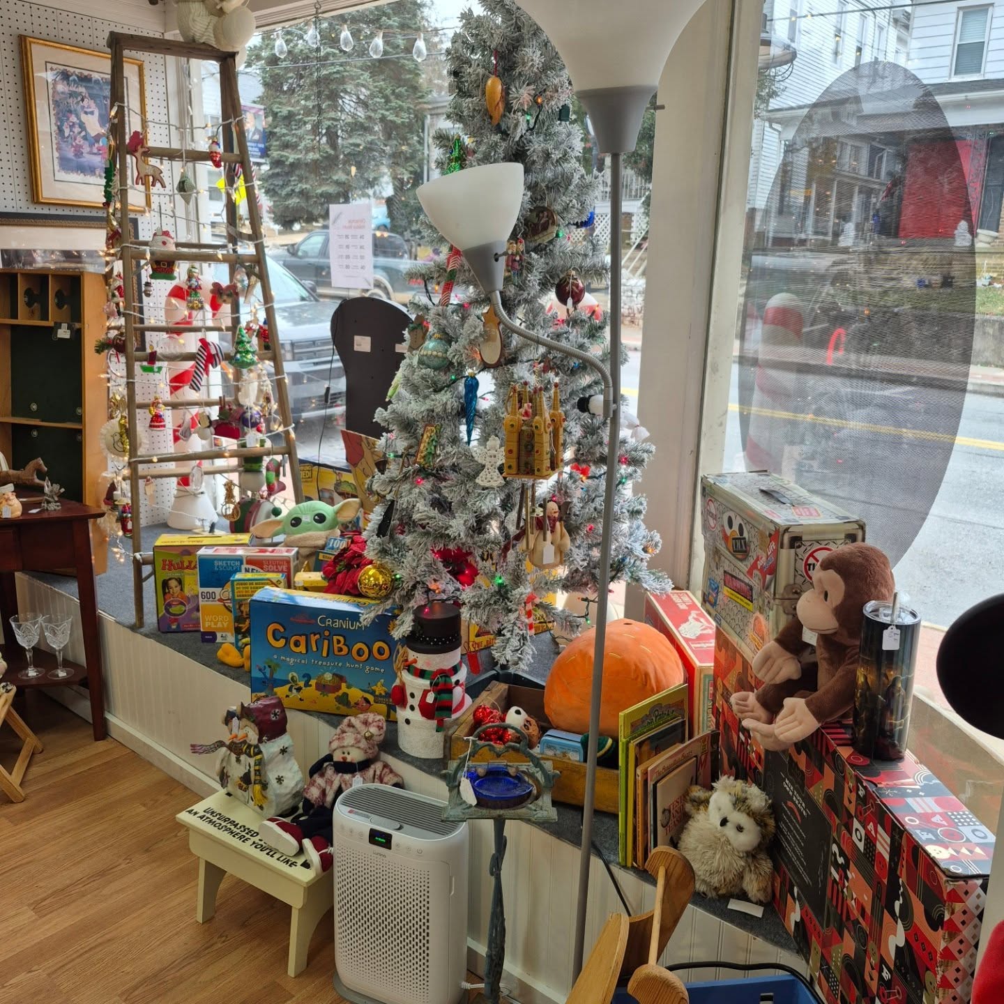 LOTS to shop! This isn't even all of it! Come check it out today until 5pm! Saturday 10-3 and Sunday 12-4!