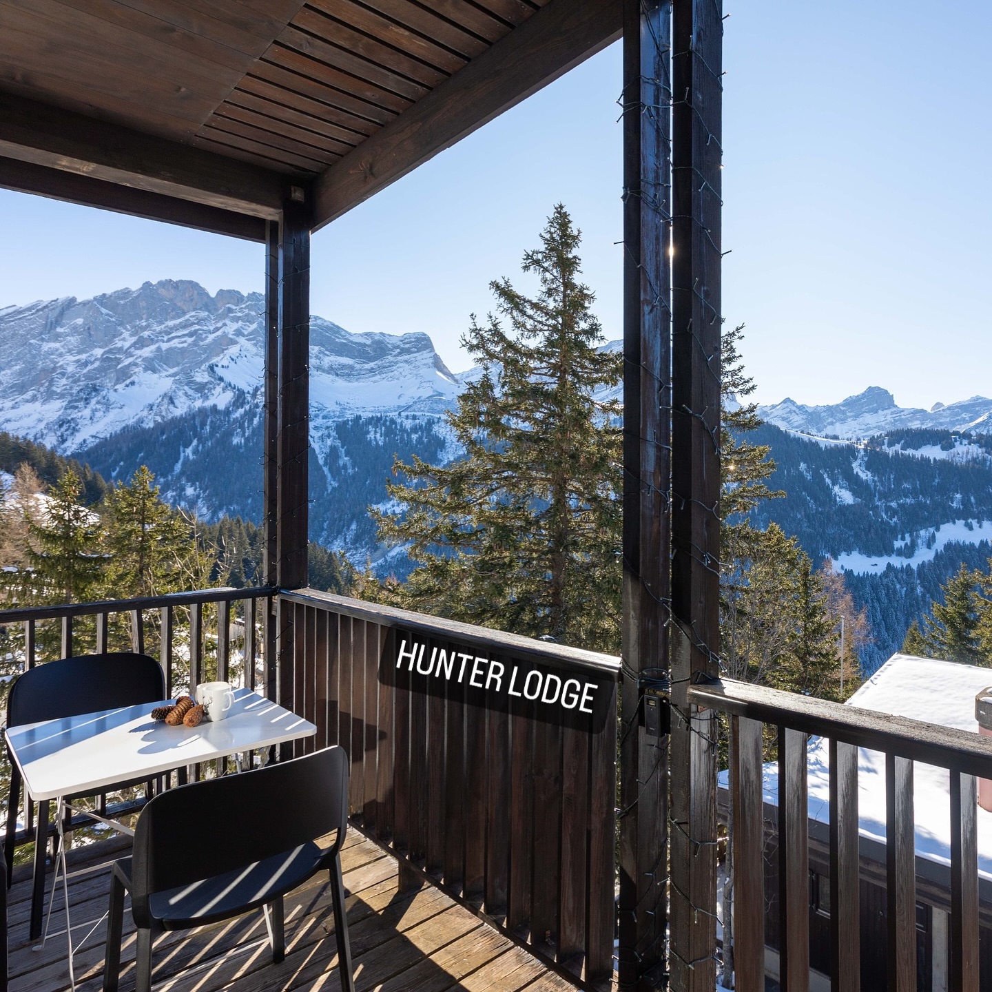 Escape to Hunter Lodge, your smart alpine retreat near the Frience ski domain ❄️🏔️
Wake up to breathtaking mountain views and unwind in cozy comfort. With 2 inviting bedrooms - a double room and a bunk-bed room - this modern chalet blends style with the charm of the Swiss Alps.
Just steps from the teleski and with direct access to the Villars–Gryon–Diablerets ski area, it’s the perfect base for your next unforgettable mountain getaway. ✨⛷️
Bookable only through @swiss.alpine.escapes ✅
#HunterLodge #SwissAlps #ChaletLife #SkiTrip #MountainGetaway