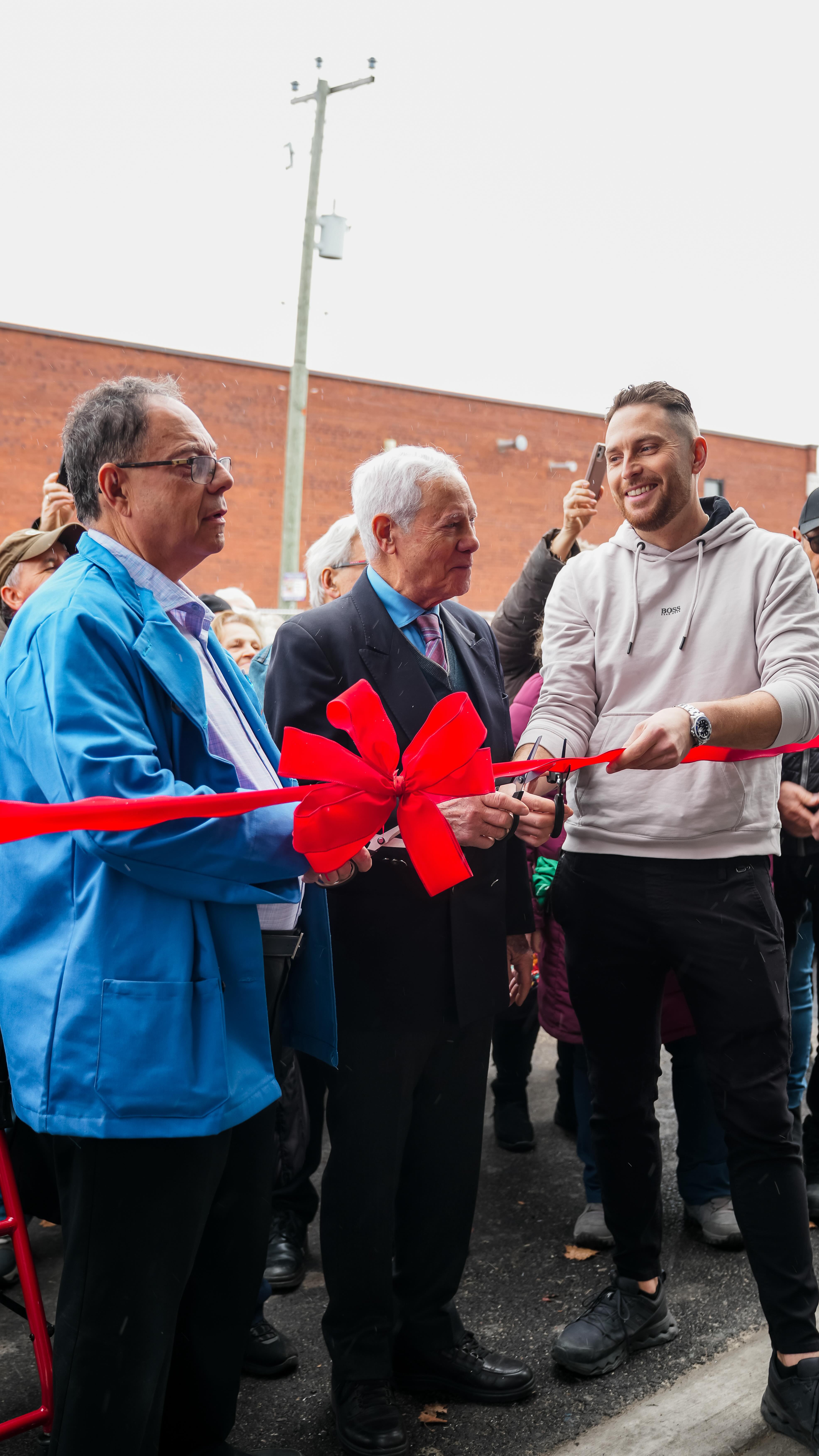 A grand reopening filled with love — Italian cold cuts, homemade pasta, and authentic Italian products. Welcome back, Magasin Berchicci. 🇮🇹❤️
#MagasinBerchicci #Berchicci #GrandReopening #Montreal #MTL #ShopLocalMTL #MontrealShops #MTLFoodie #ItalianMarket