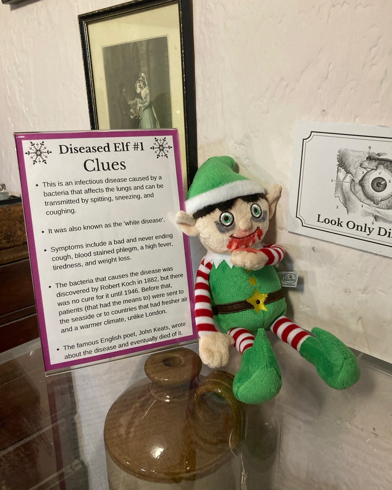 This is my kind of elf .. a throwback to a visit to the @oldoperatingtheatre a few years ago! 😹 #unhealthyelf