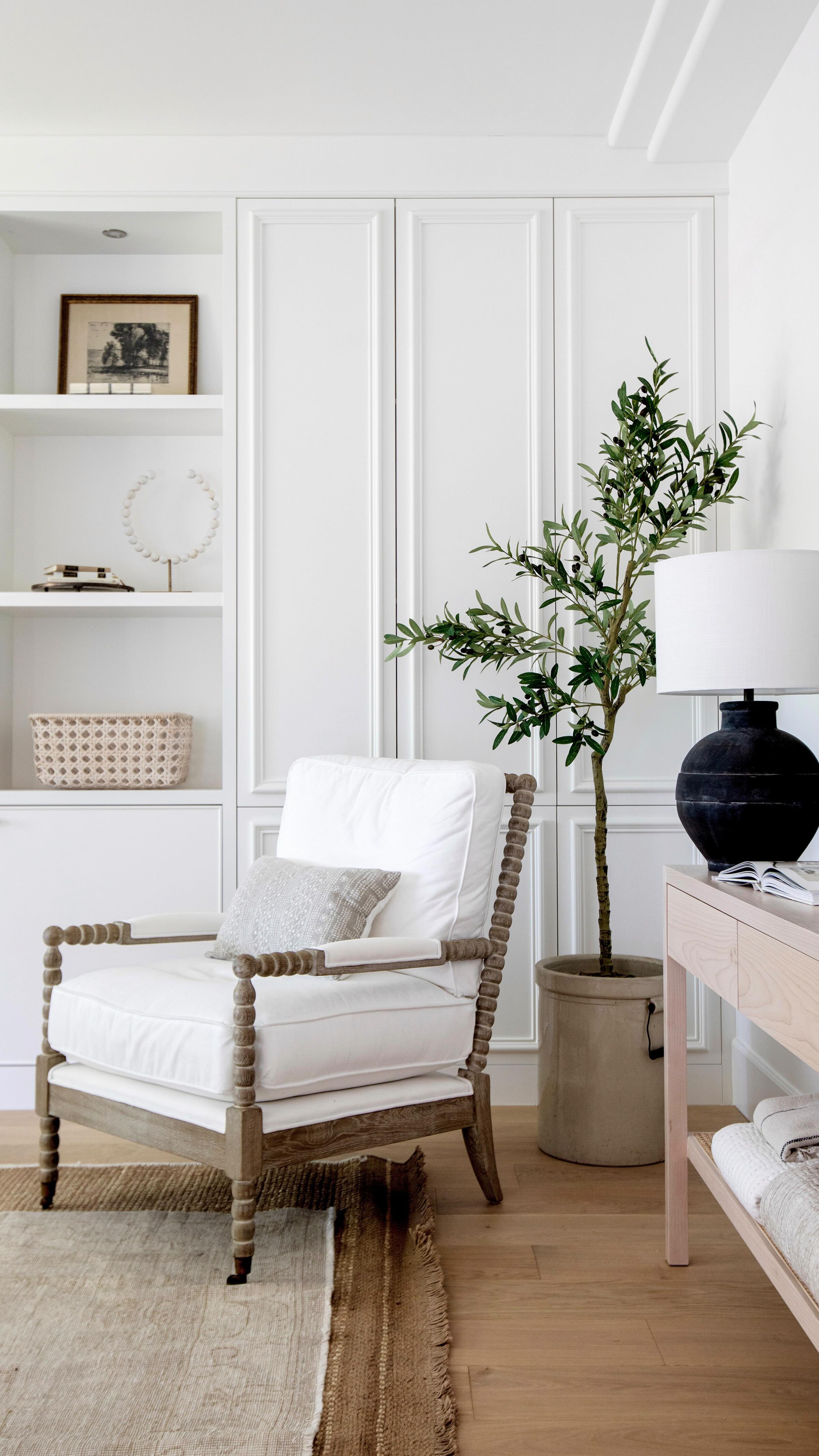 A complete home renovation of our Park House project, documented from construction to completion. Thoughtful planning, skilled execution, and attention to detail brought this space from its early stages to a fully realized final result.
Interior Design: @damicidesign
Photography: @pineconecamp
#damicidesign #interiordesign #renovation