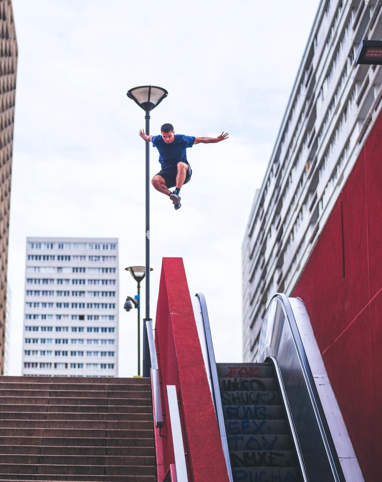 PARKOUR - Quelques places vont être ouvertes sur les cours collectifs adultes / ados / kidz / santé à partir du 1er janvier 2026 ! C’est l’occasion de démarrer la nouvelle année sur un nouveau rythme 🔥
Attention les places disponibles sont limitées ✌️😬
Toute l’équipe vous souhaite de bonnes fêtes de fin d’année 🥳
📸 by @kev_mrc
#parkour #parkourparis #pkp