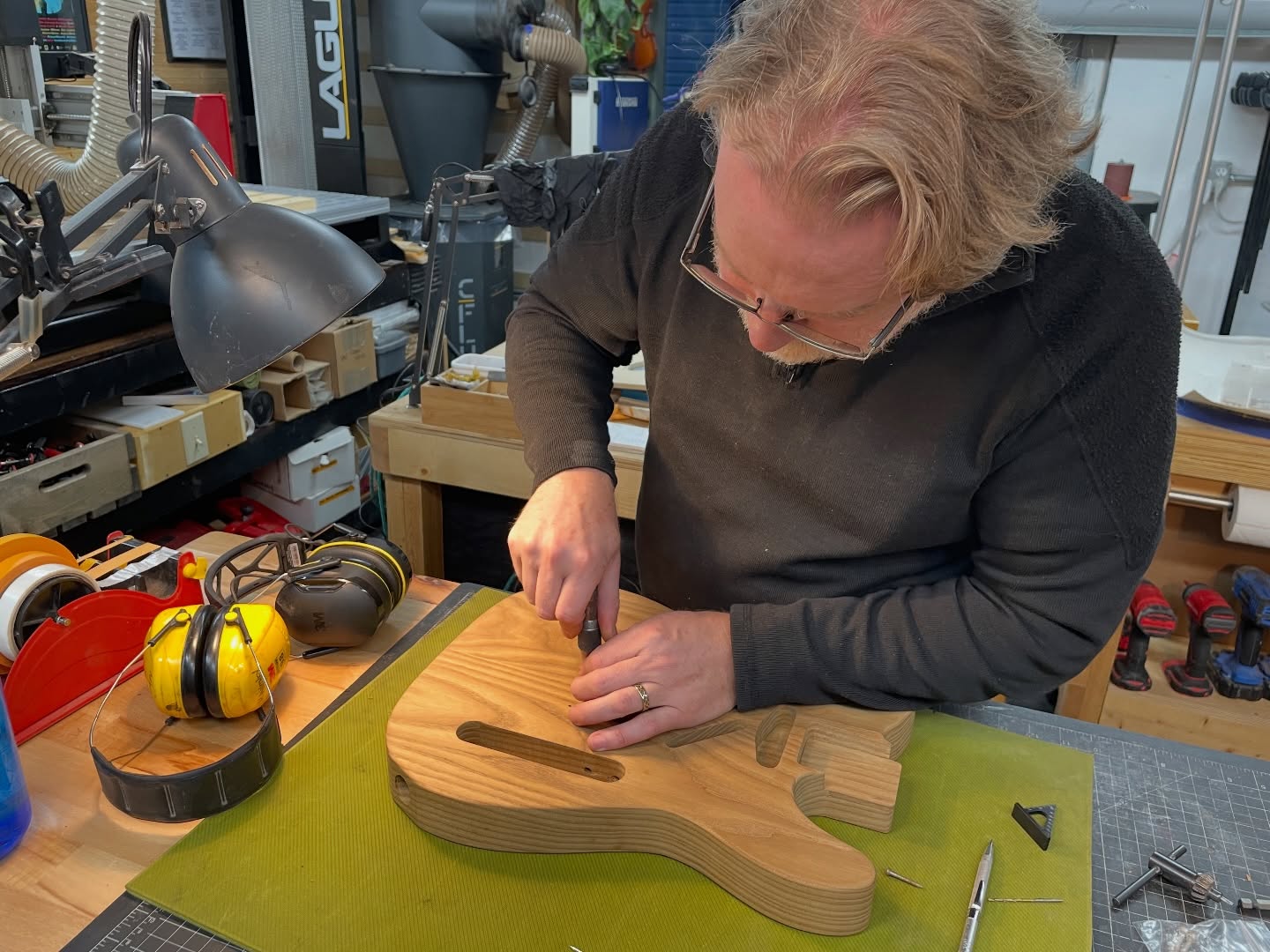 Onto Mike’s final guitar of the course! This Tele body is made from beautiful piece of torrefied swamp ash and just pops under natural finish. Caramel-y, buttery, toasty - is this a guitar or dessert?!