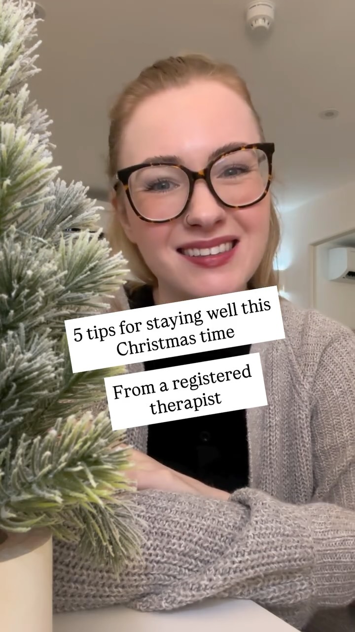 If December feels a little heavy, you’re not alone. As a CBT therapist, here are my top 5 strategies for staying mentally well through the festive season 🎄
#Christmas #TherapistTips #FestiveSeason #MentalHealthAwareness