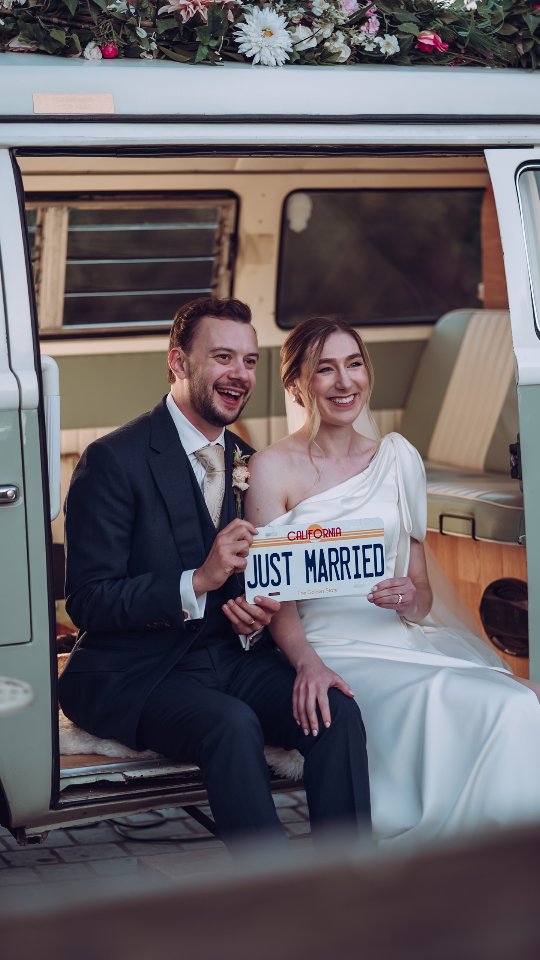 Alex ⚡️ Tasha // The Montage
.
.
.
Venue - @silchesterfarm
Cake - @sassyssugardoughnuts
Flowers - @theflowerstalk
Dress -@morileeofficial