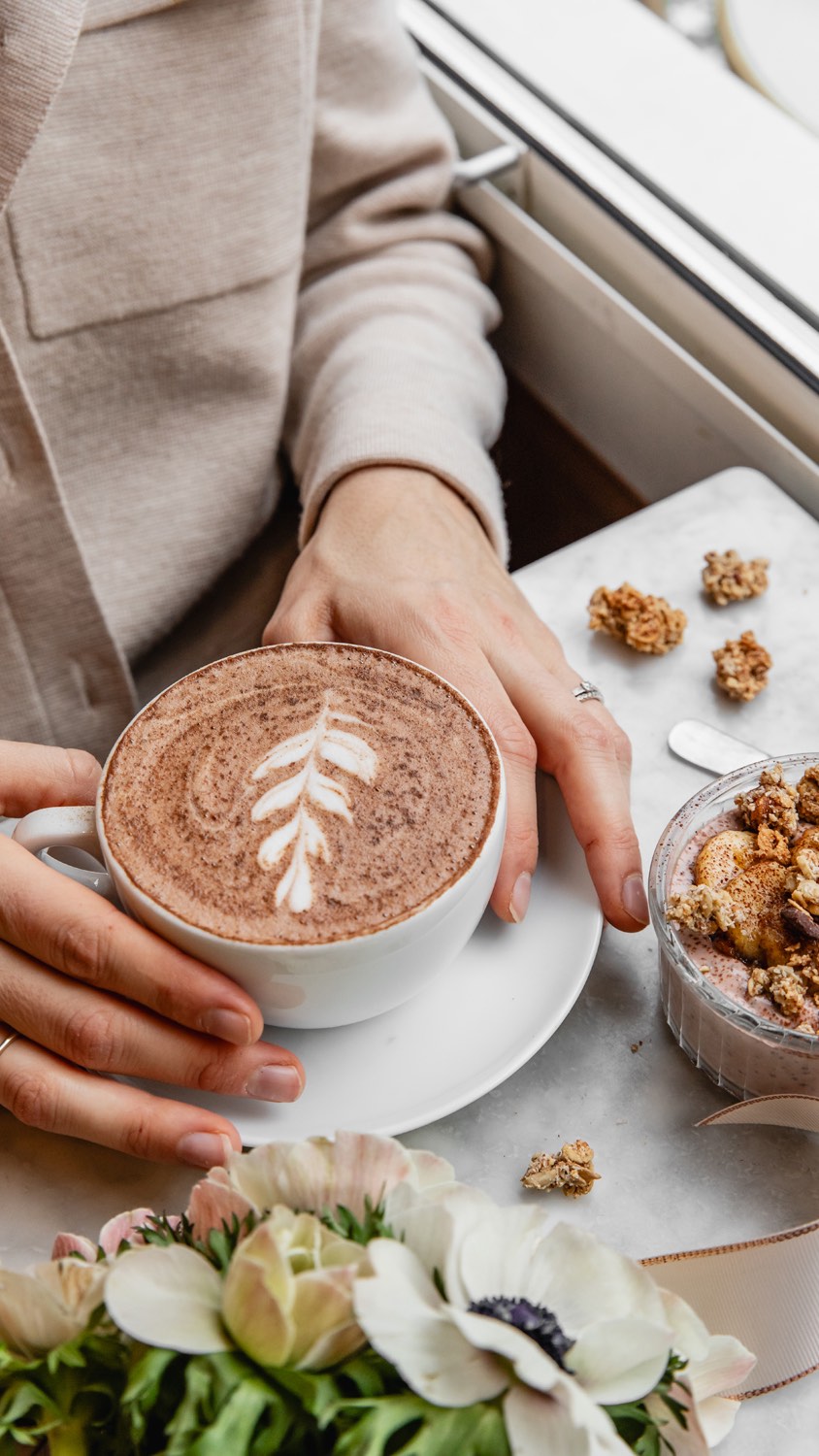 AUTUMN BOOSTERS ☕️
Nos 3 boissons idéales pour l’automne. Elles réchauffent, apaisent et donnent un coup de pouce au système immunitaire mis à l’épreuve en cette saison. 🍂
Retrouvez-les :
☀️ Judy Fleurus : 18 rue de Fleurus, Paris 6
☀️ Judy Rousseau : 14 rue Jean-Jacques Rousseau, Paris 1
☀️ Judy Vosges : 2 rue de Béarn, Paris 3
☀️ Judy x La Grande Épicerie : 38 rue de Sèvres, Paris 7
📸 couverture @alicepages #glutenfreeparis #sansgluten #glutenfree #healthyparis #healthyrestaurant