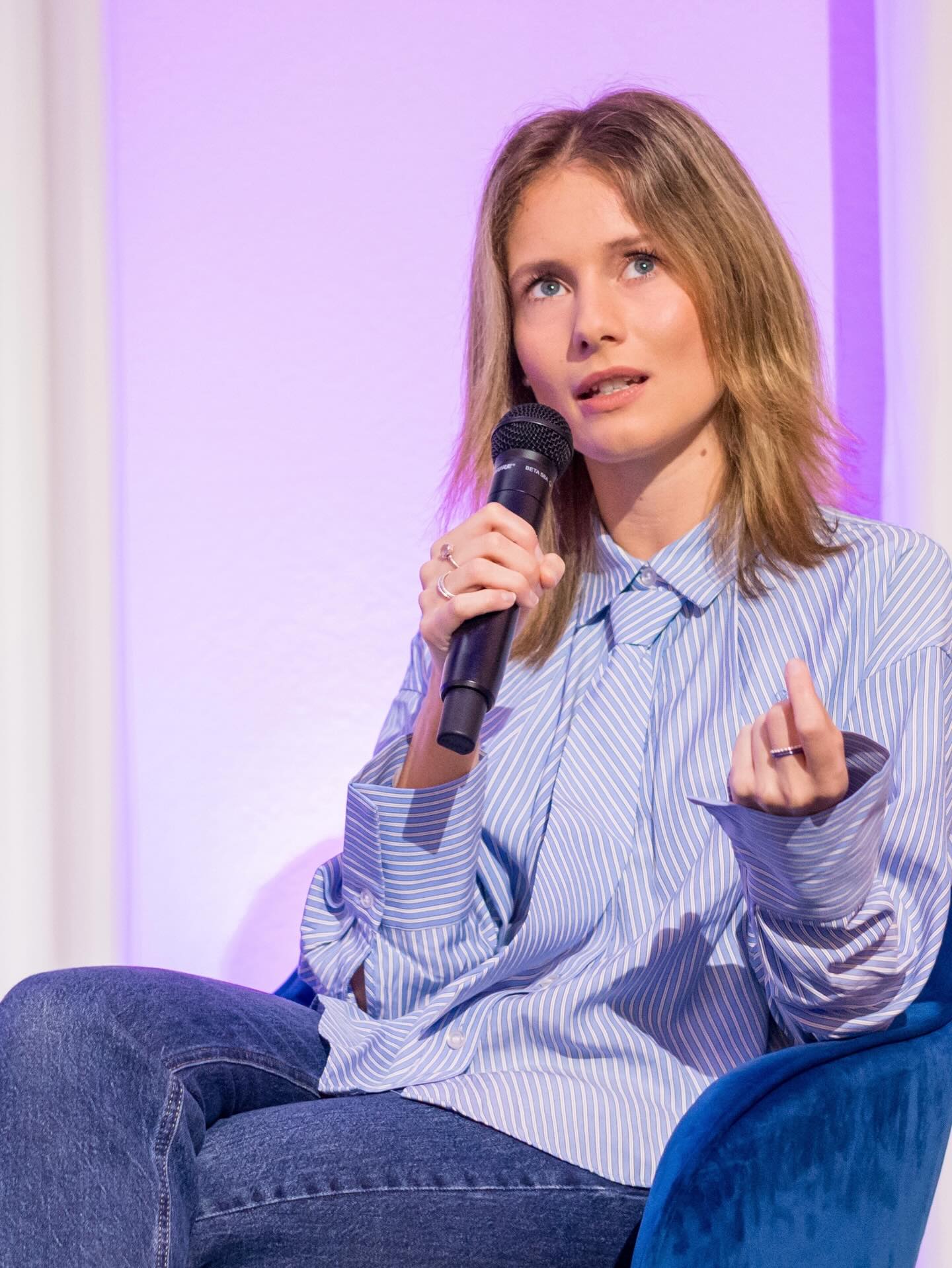 Berlin / Hamburg / Boston / Kaiserslautern / Mainz / Frankfurt am Main…
Was für ein Glück, an so vielen Orten arbeiten zu dürfen. Und auch wenn ich mir manchmal wünsche, nicht so viel Zeit in Zügen und Flugzeugen zu verbringen, weiß ich doch ganz sicher, dass ich dieses wundersame Leben um nichts auf der Welt eintauschen würde.
#novemberdump #grateful