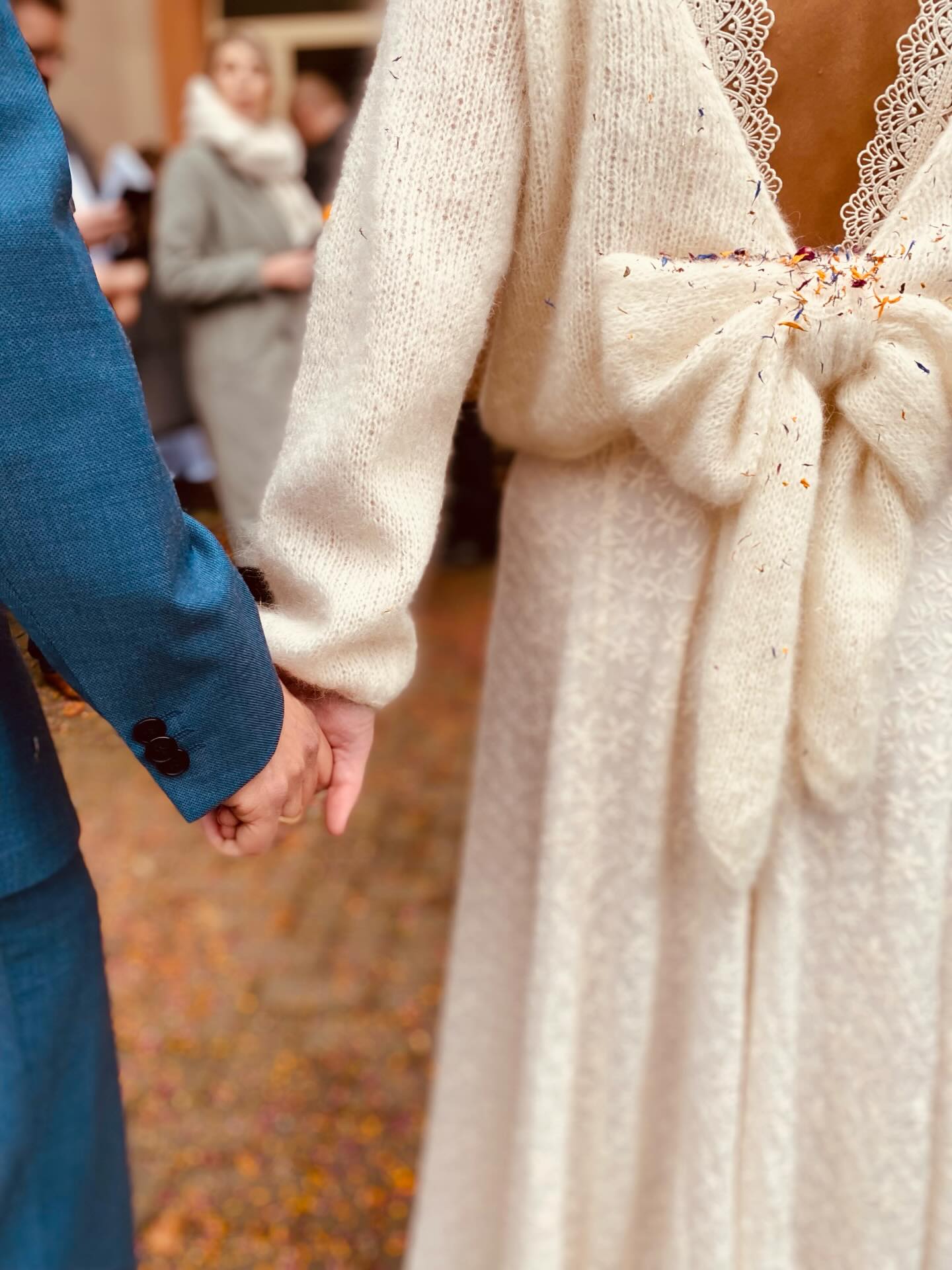 It’s our wedding anniversary today and time to celebrate the third birthday of my wedding sweater aka Georges Sweater 🤩 You can find this pattern and some other beautiful and festive (wedding) designs on my website and Ravelry or in my WEDDING booklet 🥰
.
.
.
Pattern by me - #georgessweater - and available in German, English, French, Spanish on my website and ravelry - still 25 % off
.
Advertising
.
#knitting #knittingaddict #knittinglove #knittersofinstagram #knitstagram #knitspiration #knittinginspiration #iloveknitting #knitknitknit #imakemyownclothes #handmadefashion #slowfashion #mohairknit #mohair #stricken #strickenmachtglücklich #knitter #diy #knittingismyyoga #strikk #egostrikk #strikkedilla #strikkeinspo #tricoter #tricotaddict #tejer #camillesweater #wedding #weddingoutfit