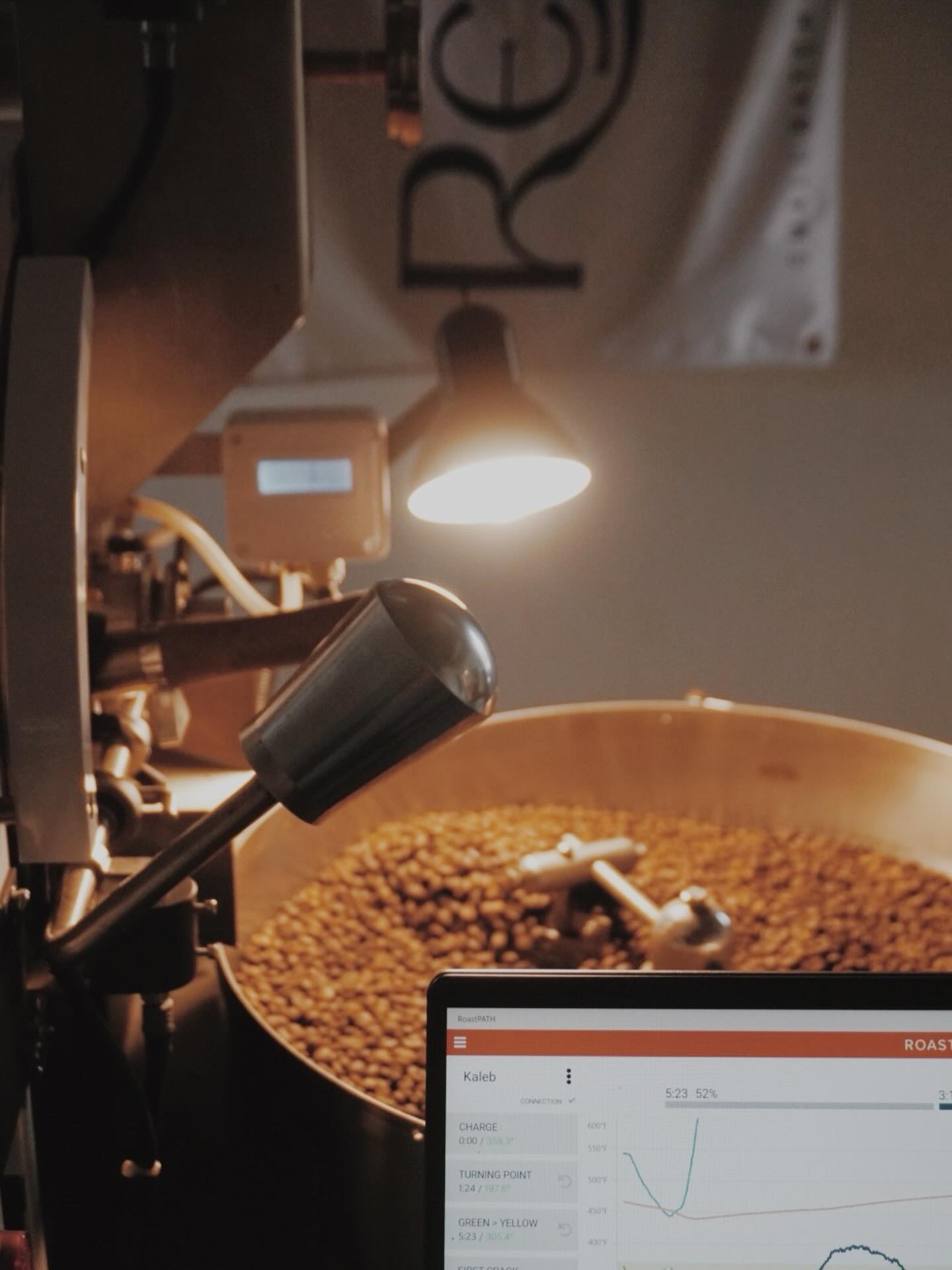 ⭐️🌙 Late nights of roasting so your mornings are better!