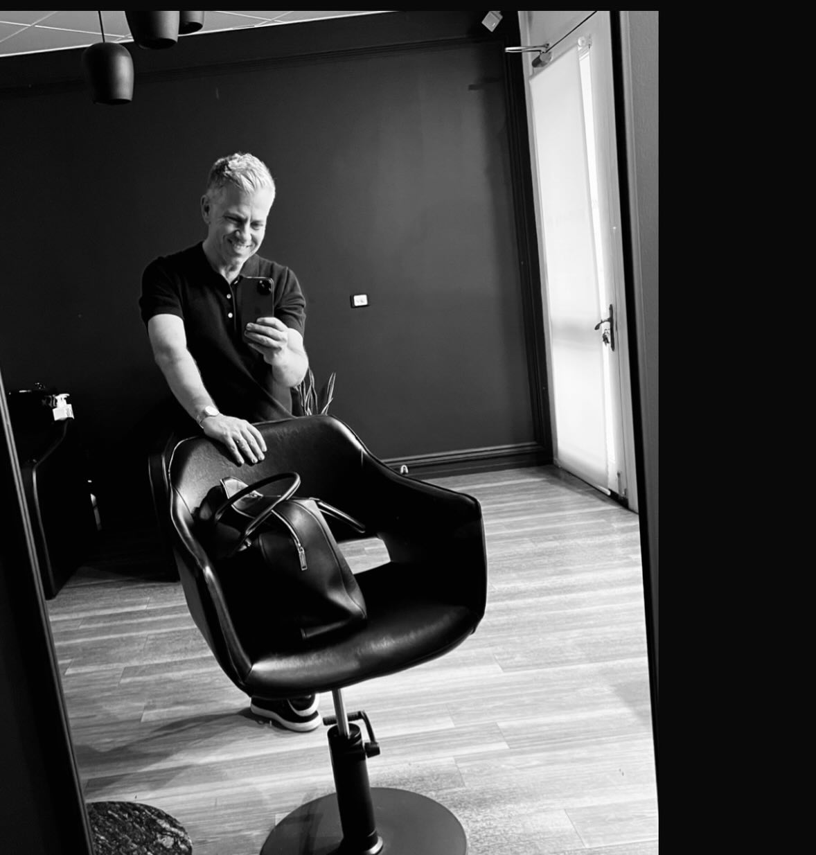 Closing the doors on another beautifully busy day in the salon, and my heart is genuinely full.
As we move closer to Christmas, there’s a certain magic in the air — warm conversations, fresh cuts, luminous colour, and the pleasure of creating hair that feels truly elevated.
I’m feeling deeply grateful for every guest who steps through the door and entrusts me with their hair.
Here’s to exceptional hair, meaningful connection, and the privilege of doing what I love each day.
Until tomorrow.
— Michael