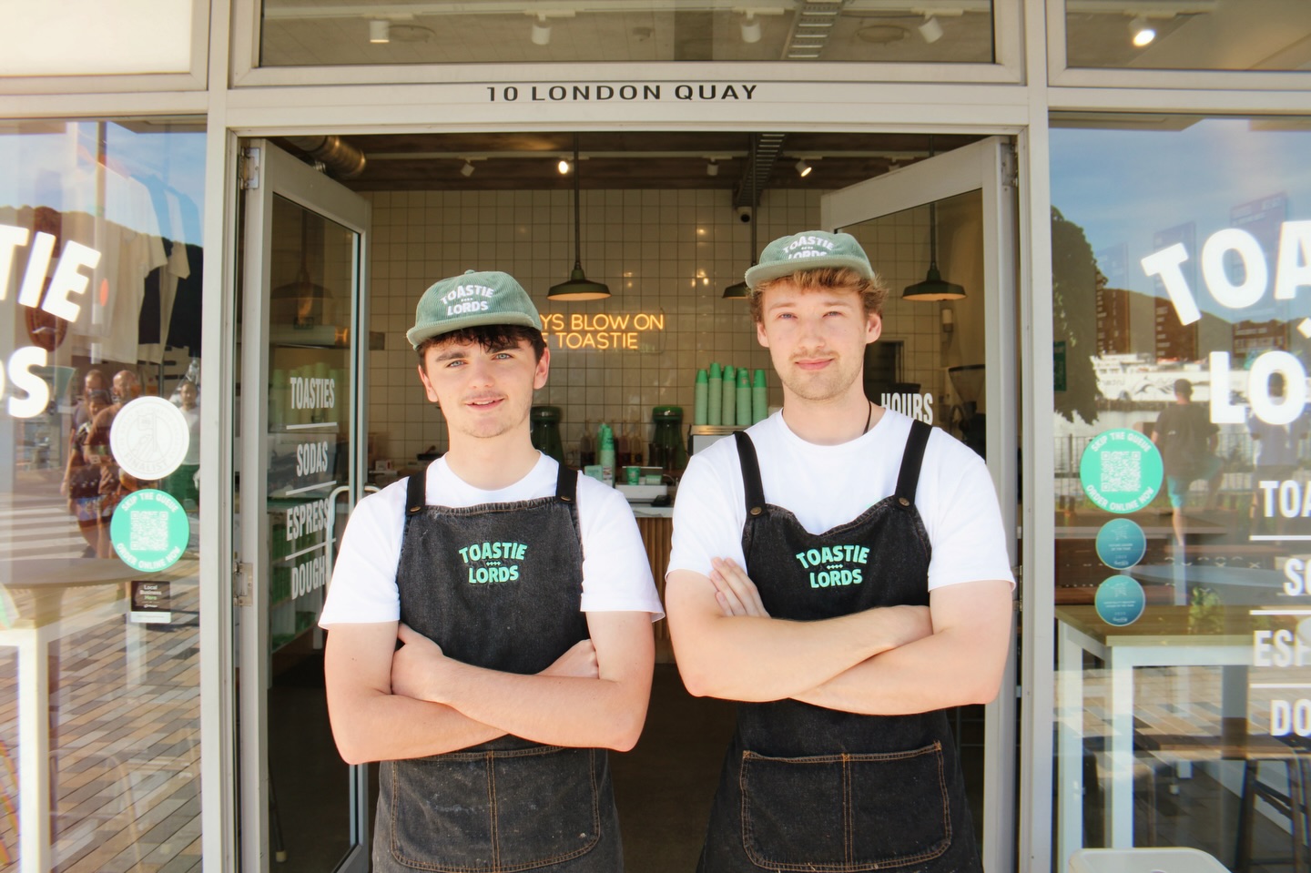 As expertly modelled by Noah and Ruairidh, our 25/26 Summer caps have landed. Perfect for days at the beach, heading out on the track, or in our case, a shift on the toastie grills.
Featuring a sage green colour-way, soft corduroy and adjustable sizing.
Available now at both @toastielords Picton and @toastielords Christchurch ✨