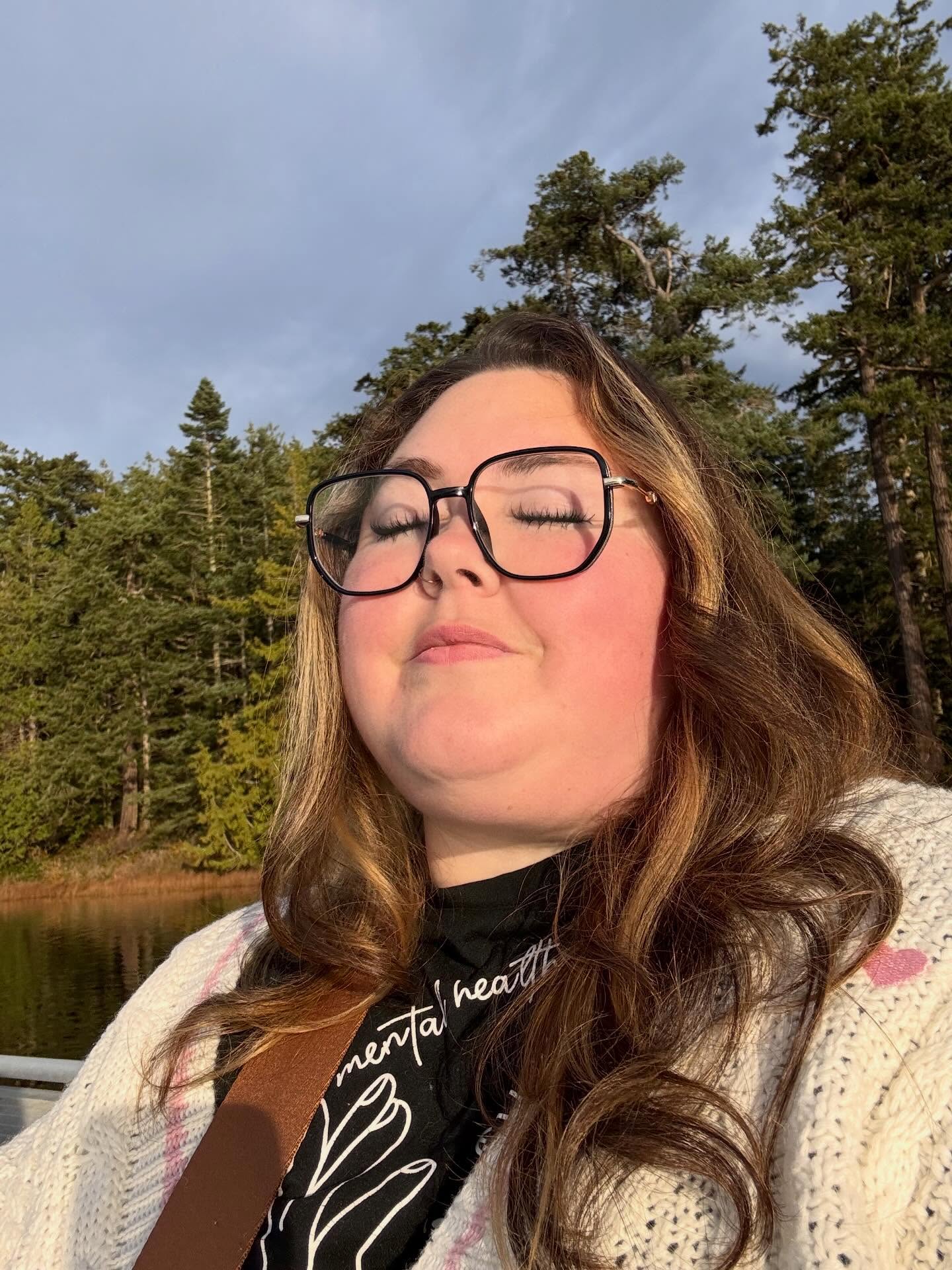 The face of a girlie who just celebrated 3 yrs sober from alcohol ๐
๐ฝ๐ช
What started out in 2023 as an experiment just to see if I could do it, quit the evening night caps that were numbing the feelings of being an exhausted nurse & business owner and just see if I missed it.
NewsflashโฆI actually do. ๐คท๐ฝโโ๏ธ Iโm not going to lie and say I donโt miss having a good glass of champagne or a jack and coke. I miss how it can numb things for a bit.
I donโt miss the inflammation though, & I donโt miss how it made me feel the next day.
As a health and wellness coach I really couldnโt find a reason why I was partaking in something that is a known carcinogen especially with a huge family hx of cancer and health issues that I have.
So I havenโt gone back and truly donโt plan on it. ๐
Honestly Iโm so proud of myself and I truly think itโs sooo cool of me lol
Cheers ๐ฅ with my mineral mocktail to a sober life! ๐
๐ฝ