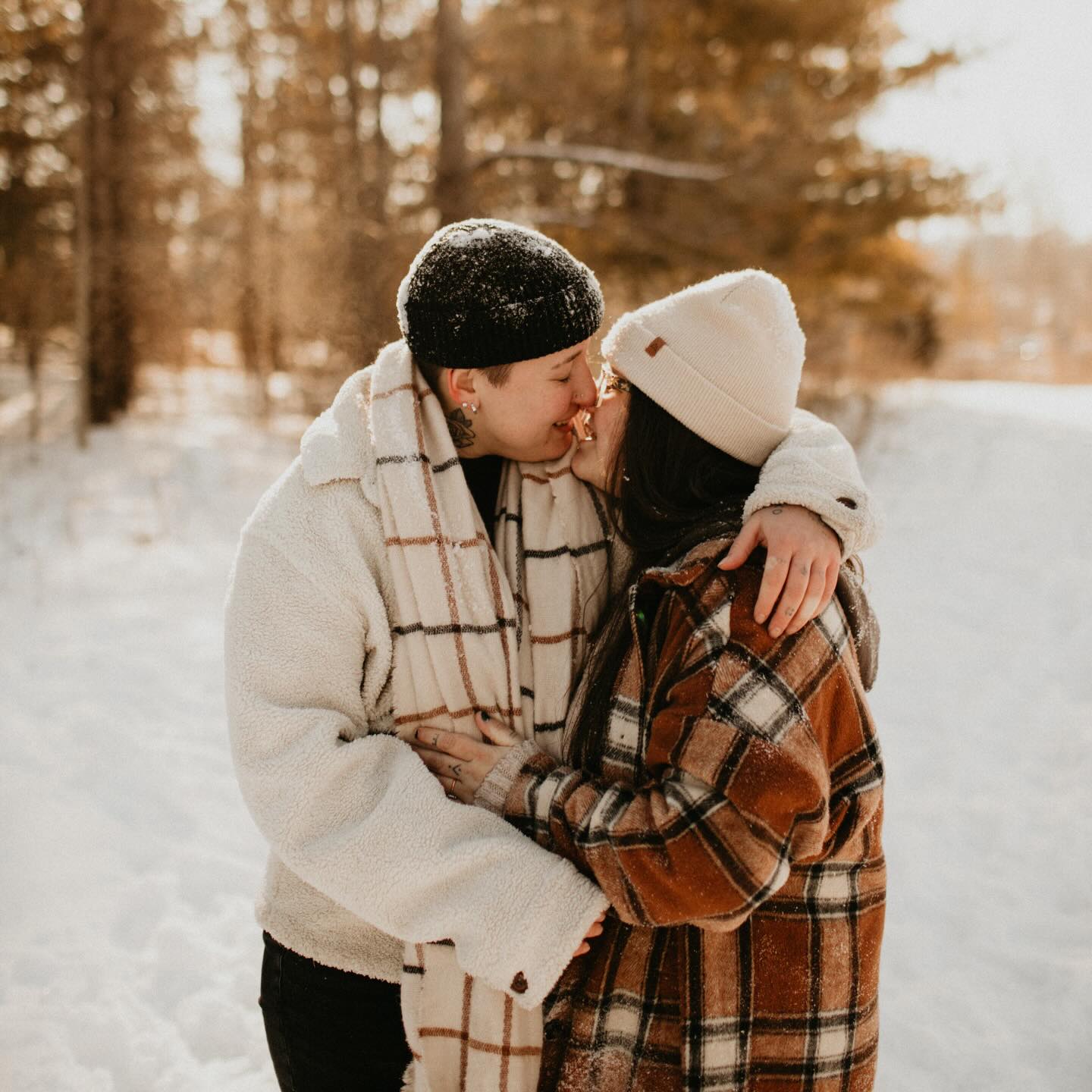 I’m always certain snowy snuggles are my favourite ❄️🌨️