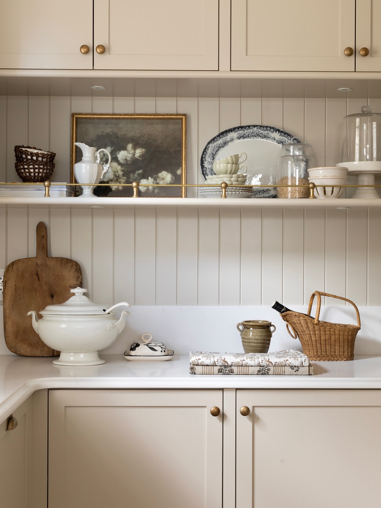 A pantry moment inside our Heights project. Where thoughtful lines meet effortless function and every detail is crafted to feel both warm and intentional. An everyday space elevated with craftsmanship and purpose.
Interior Design & Styling: @damicidesign
Photography: @acres.interiors
#damicidesign