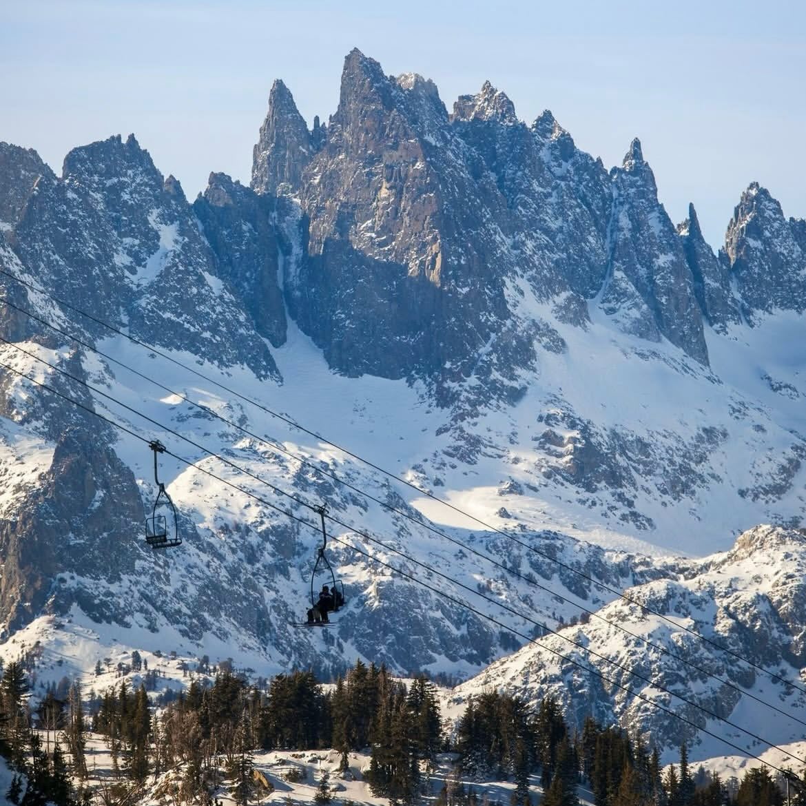 Need a holiday gift idea? Give the gift of first tracks!
Buy an MMCF First Tracks ticket and enjoy an extra hour on the mountain before anyone else on Saturday, January 3rd, 2026!
All proceeds support MMCF, helping our local youth thrive through education, outdoor experiences, and mental health resources.
Chair 1, 2, and 3 start spinning at 7:30 AM just for First Tracks riders.
Don’t wait—secure this exclusive morning on the mountain! ⛷️