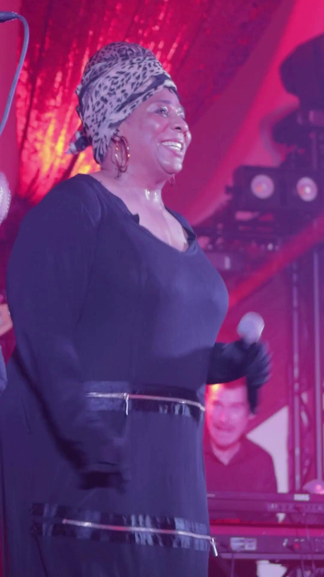 Votre fin de semaine des Fêtes vient de devenir encore meilleure! Venez vivre un Brunch Gospel inoubliable avec Michelle Sweeney au Balcon, ce 27 décembre à 12h30. Musique, inspiration, bonne nourriture et ambiance parfaite pour terminer l’année en beauté. Réservez vos places maintenant!
🎟 Billets : lebalcon.ca
Your holiday weekend just got better! Join us for an unforgettable Brunch Gospel with Michelle Sweeney at Le Balcon, this December 27th at 12:30 PM. Music, praise, great food, and the best vibes to end the year right. Secure your spot now!
🎟 Tickets available at lebalcon.ca
#LeBalconMTL #BrunchGospel #MichelleSweeney #MTLEvents #MontrealBrunch