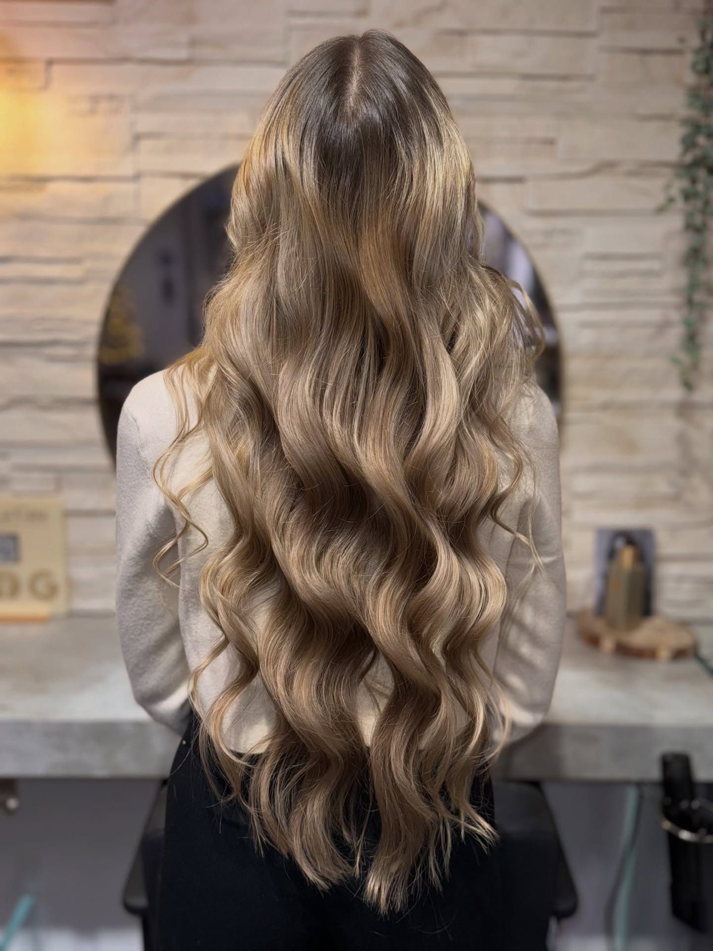 Schönen Nikolaus 🎅🏽 wünschen wir euch 🤍❄️
#hairstyles #longhair #balayage #blonde #salonlacasa #friseur #rosche #uelzen