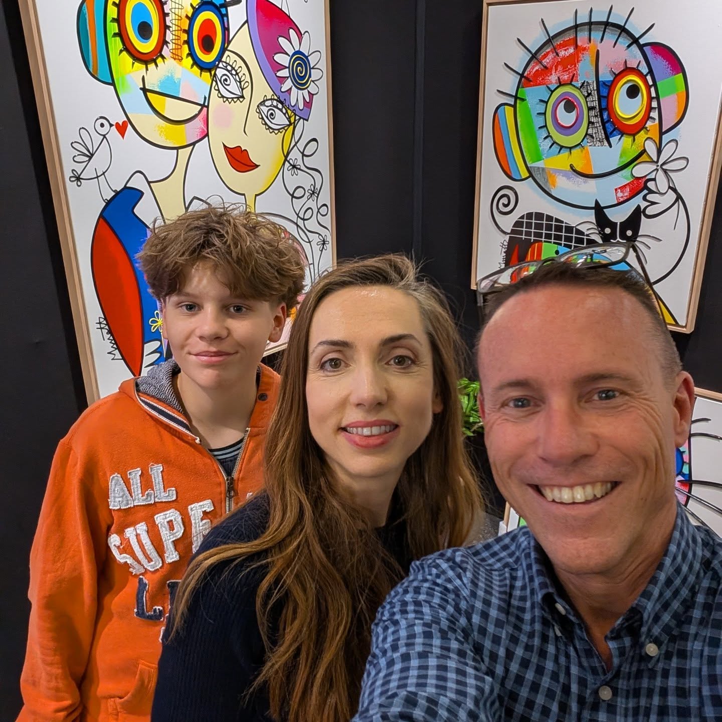 Un grand merci à Rémi et Yann qui m'ont permis de franchir le cap des 4000 followers 🥳
C'est aussi l'occasion de tous vous remercier chaleureusement pour votre présence à mes côtés sur ce compte depuis de nombreuses années 🥰
Photos prises au salon international de l'art contemporain @art3f Bordeaux ce weekend
#artiste #art3f #artcontemporain #bordeauxmaville #bordeaux