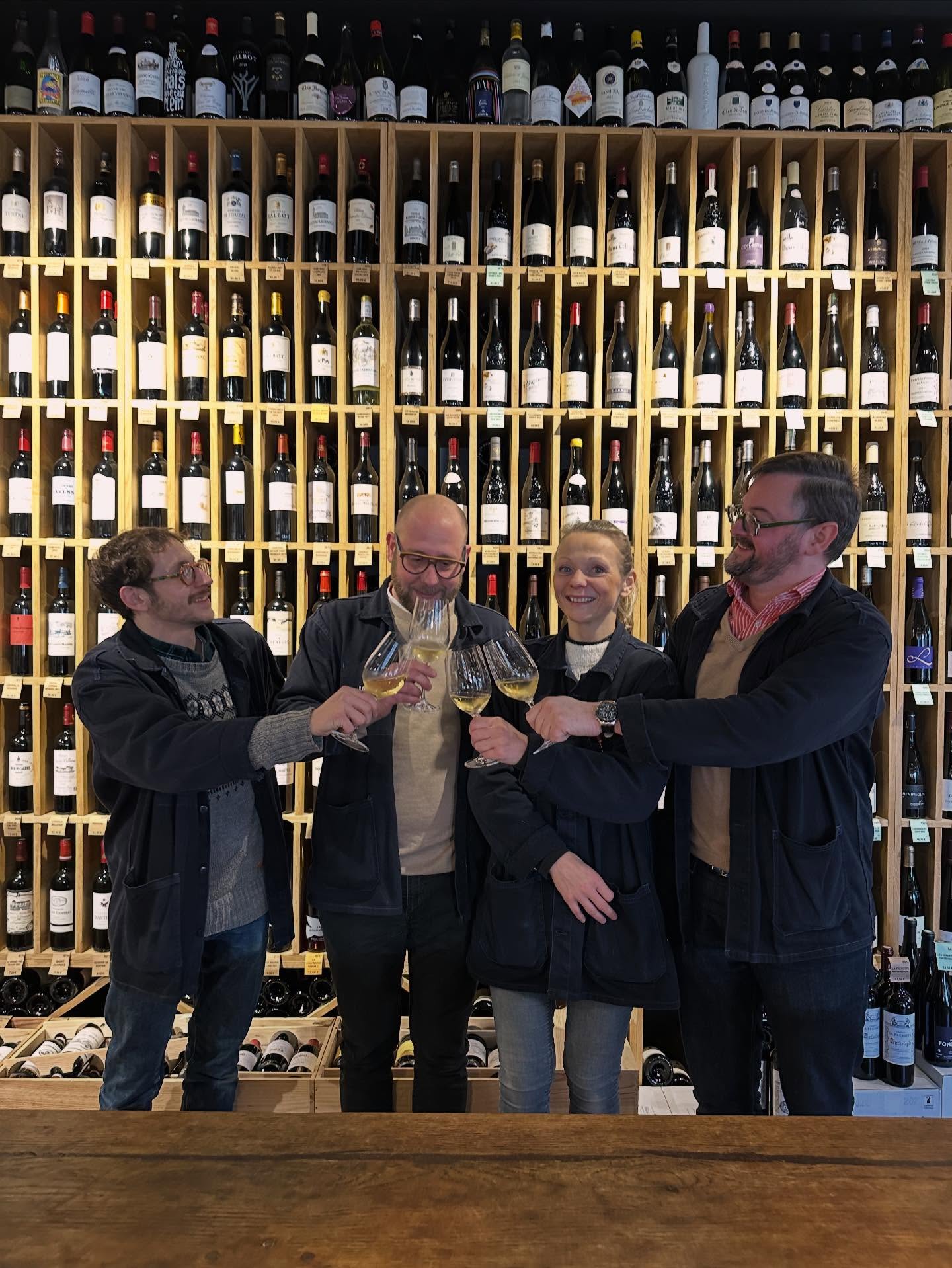 En décembre, nos cavistes vous accueillent tous les jours — 7 jours sur 7 — à Lille, Lens et Valenciennes 🎁
➡️ Ouvert du lundi au dimanche, tout le mois de décembre.
Pour vos champagnes, vos vins de fête ou vos cadeaux, notre équipe est là chaque jour pour vous conseiller.
Décembre commence… on est prêts 💪
#lesvinsgourmands