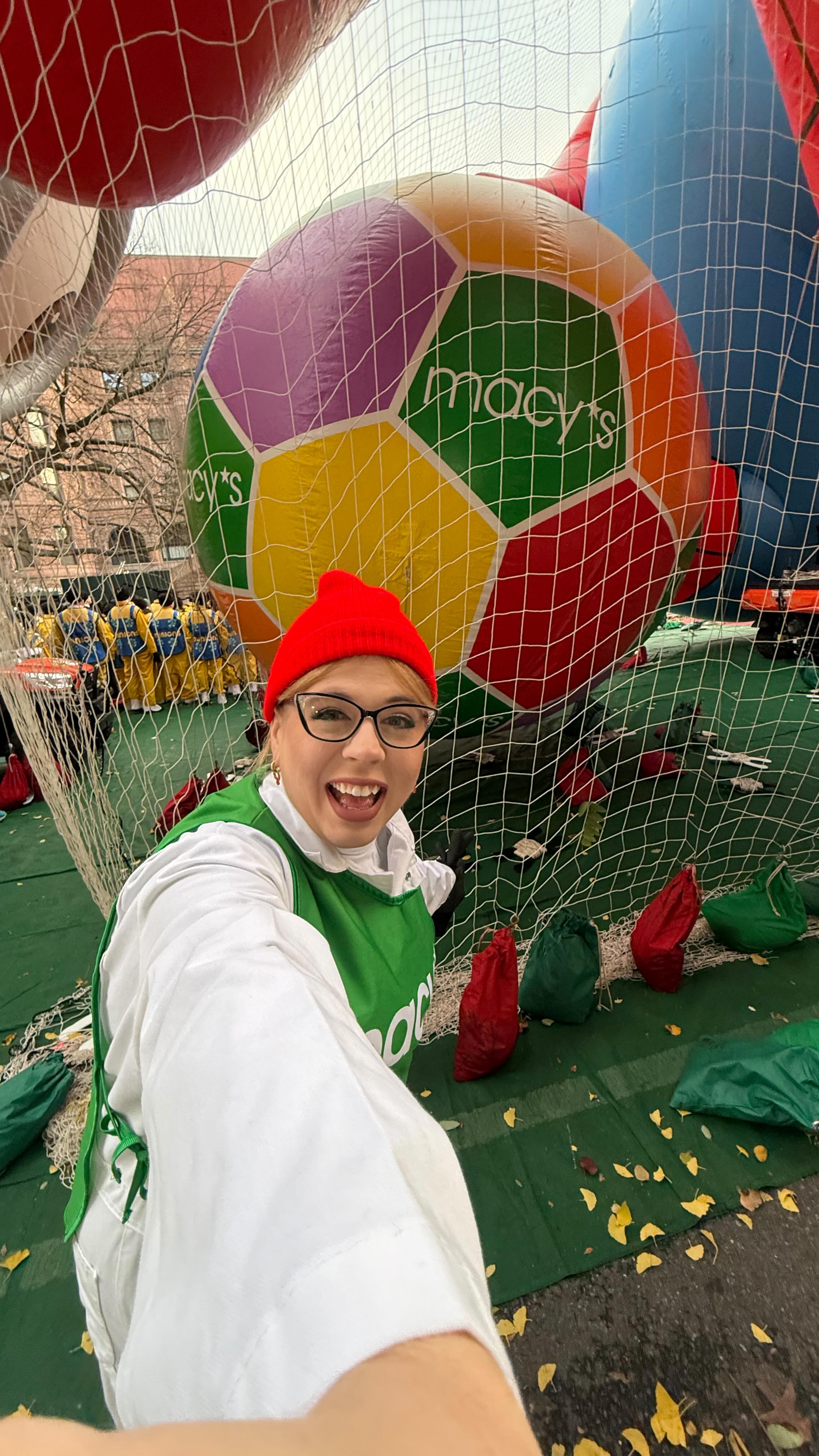 Recap of getting ready for the Macys Thanksgiving Day Parade!! Alittle “behind the scenes” of what we did to get ready to be a balloon holder. What a magical experience! The opportunity to do this what I’m most thankful for this year! 🥰🦃⚽️✨#macysthanksgivingdayparade #macys #thanksgivingday #nyc #thedapperdanielle