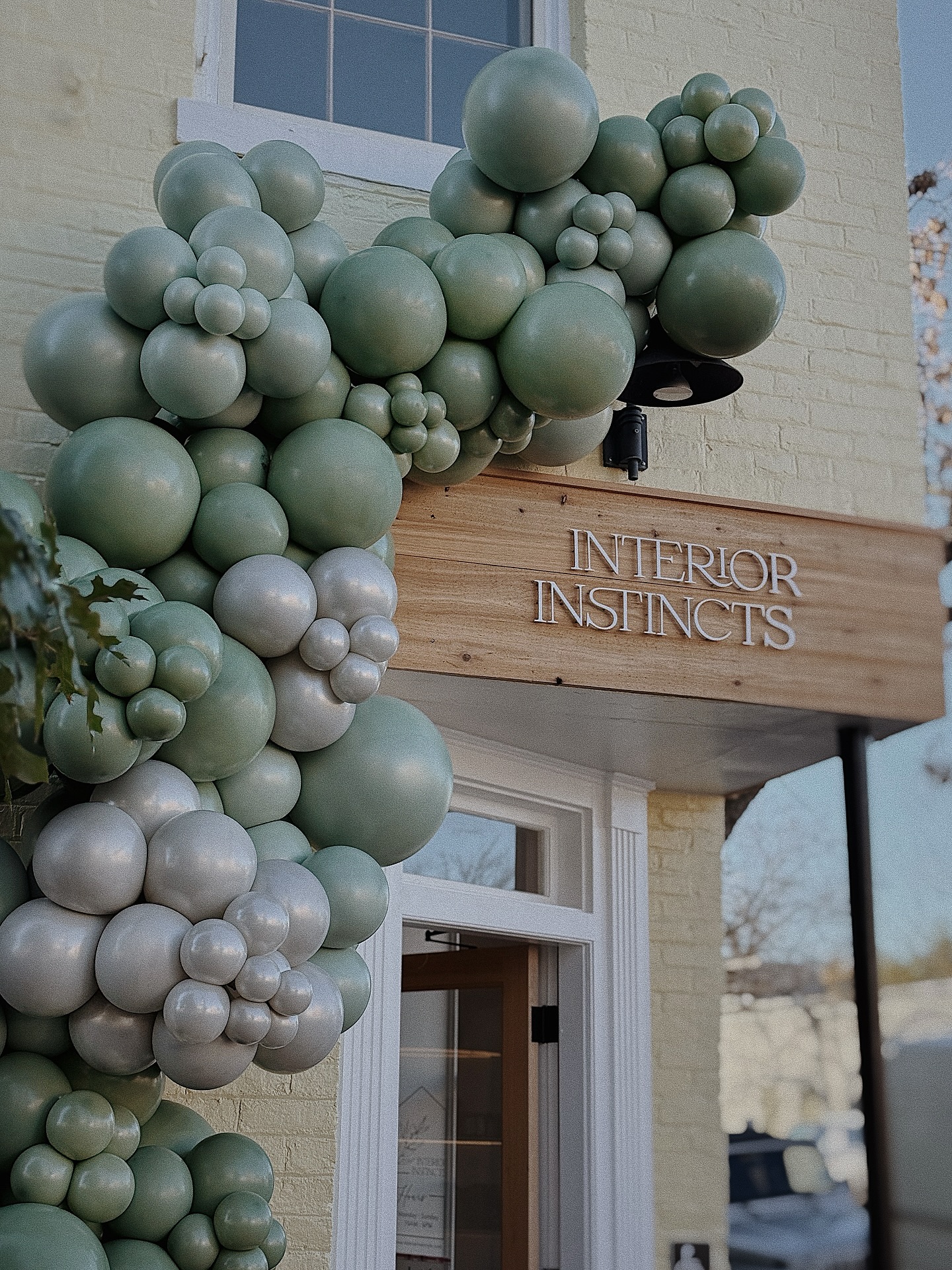 BALLOON GARLAND FOR THE WIN
Thank You, @interiorinstincts for your trust😌
Drop off you inquiry with a link in a BIO to book your next celebration with us✔️
#peeltheparty with @banana_bureau_
•
•
•
#bananabureau #peeltheparty #balloonartist #balloondecor #tuftexballoons #qualatexballoons #flowerdesign #personalizedballoons #eventdesign #dmvballoons #dmveventplanner #balloongarland #balloonentrance