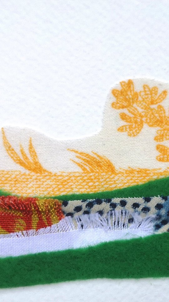 La tête dans les nuages ? l'envie de ralentir ?
Viens te promener avec moi au bord de l'étang de l'Or.
Reproductions de mes tableaux textiles, format carte postale pour des vœux poétiques.
Disponibles sur demande en direct sur Montpellier ou sur mon e-shop (lien dans la bio) ☺️ #voeux2026 #arttextile #poésietextile #cartepostale