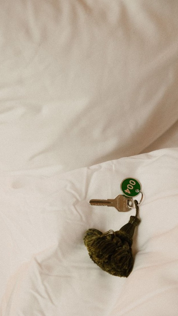 Want repeat bookings? Anticipate👏
.
Hi, I’m Astrid, I run Alkemi Interiors and we design experiences people won’t shut up about.
Join us while we transform spaces one story at a time.
#alkemiinteriors #utahdesignstudio #hospitalitydesign #utahinteriordesigner #bespokeinteriors