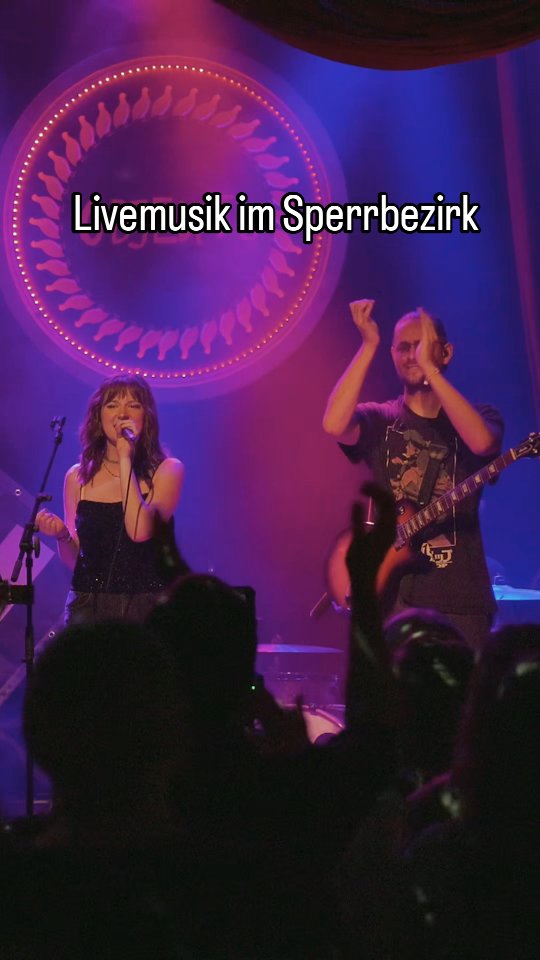 Nummer für Konjunktur: 32 16 8
📽️Video:
Kamera & Schnitt @nick.gesell
Kamera @m.on.street @easypeaty
Mix von Christian Häntzschel, Audio Designer
#coverbunt #coverband #skandalimsperrbezirk #party #gigs