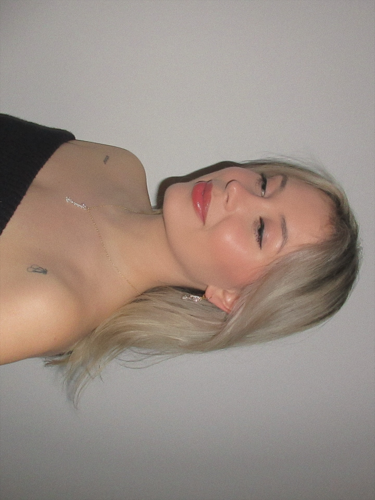 𝗕𝗲𝗰𝗼𝗺𝗶𝗻𝗴 𝗟𝗶𝗴𝗵𝘁 𝘊𝘰𝘭𝘭𝘦𝘤𝘵𝘪𝘰𝘯 was born in the quiet moments after everything fell apart. In the aftermath of heartbreak, grief, and letting go, I found myself standing inside a version of my life I barely recognized. In the quiet that followed, I met myself again — slowly, gently, honestly. This collection is the story of that growth. Of learning to breathe again. Of choosing softness without surrendering strength, and choosing myself without apology. Of letting the light back in one small moment at a time. Each piece is designed to carry the energy of lightness, not as something fragile, but as something powerful — the kind of light you grow into after walking through the dark. Pearls represent emotional healing and truth. They carry the memory of every tear that became wisdom. Crystals hold clarity and new beginnings. Gold and silver together symbolize balance: the merging of who you were with who you are becoming. May these pieces remind you that you are allowed to outgrow your past, to rise from what hurt you, and to shine in ways you never have before. You are stepping into the new year as the highest, most loving version of yourself, choosing peace over chaos, softness over fear, and self-belief over doubt. You are not just healing. 𝗬𝗼𝘂 𝗮𝗿𝗲 𝗕𝗲𝗰𝗼𝗺𝗶𝗻𝗴 𝗟𝗶𝗴𝗵𝘁.