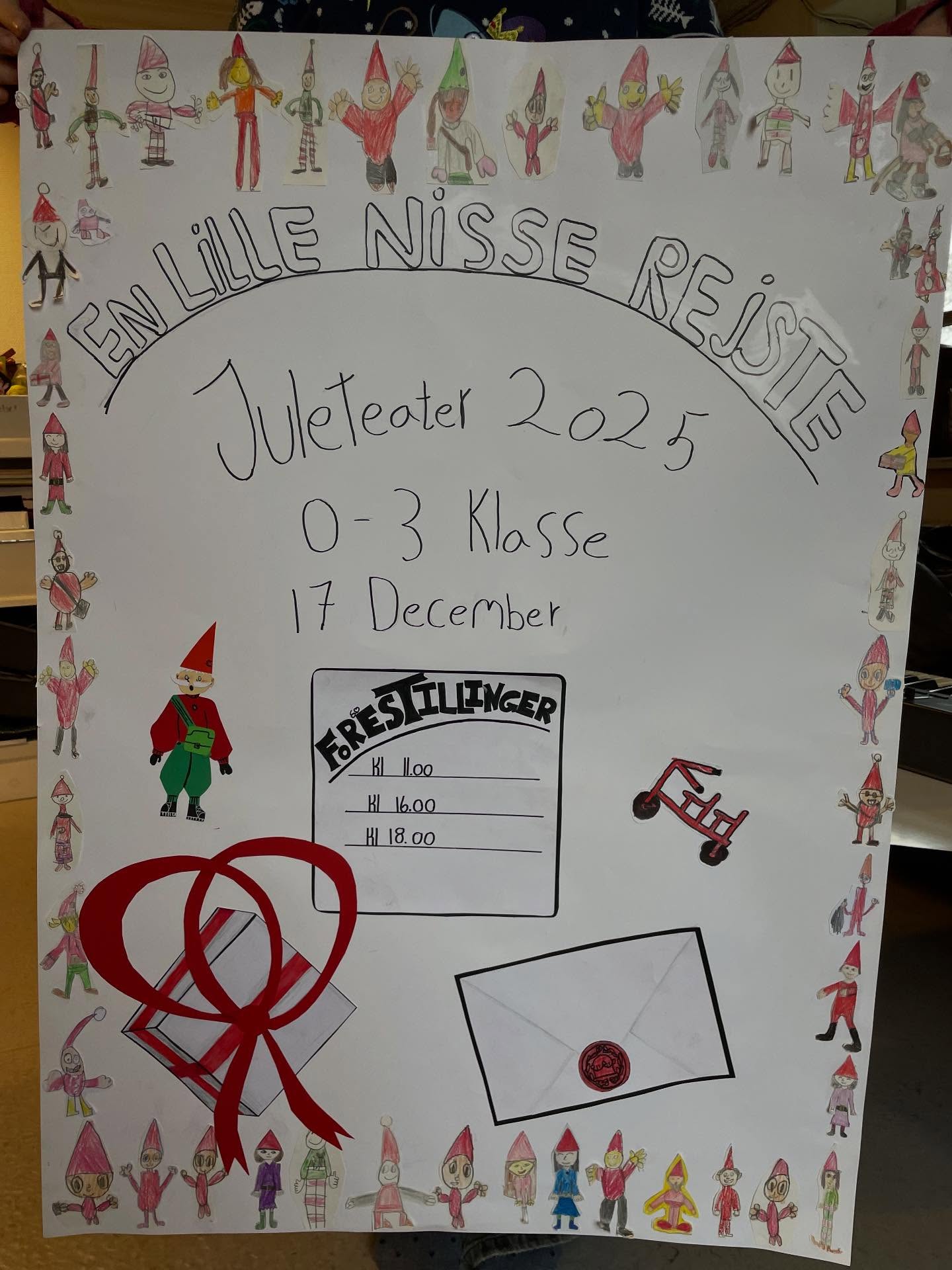 Juleteater invitation 🤩 Uha, Uuhhha, hvor er det spændende!🤩 Vi skal jo ikke røbe, hvad der sker 😉🎄
Så kom forbi 🙌 ALLE er meget velkomne til Rudme Friskoles juleteater✨✨✨🤗