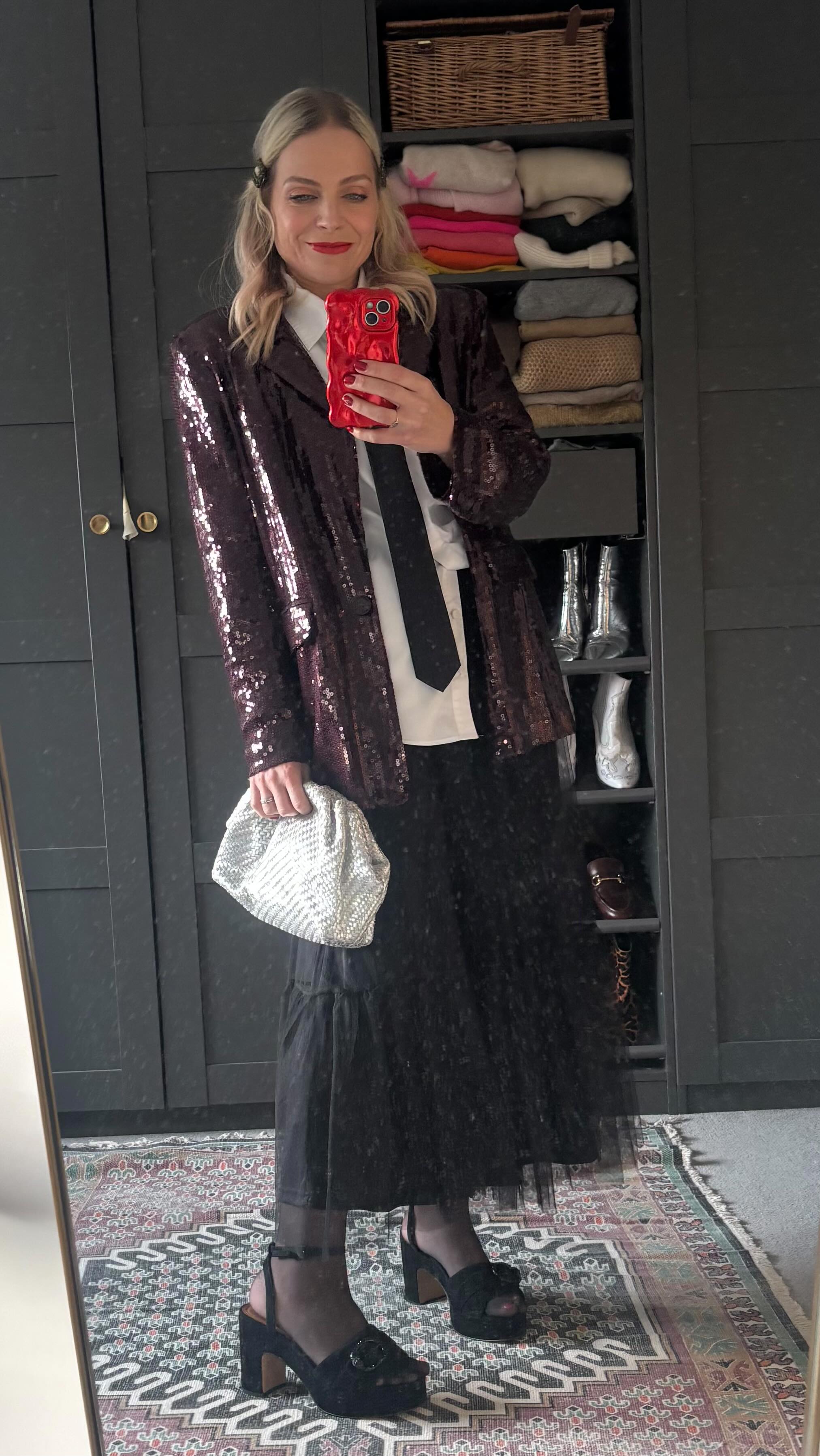 Sparkles and tulle for a very fun afternoon with my friend at @lostestateofficial on Friday for an immersive experience with Charles Dickens and his famous Christmas story. I can recommend! We had the best time.
Tulle skirt: @marksandspencerstyle (current)
Blazer: @thisiswhistles (last year)
Shoes: @kurtgeiger (current)
#wiwt #ootd #partyseason #partyoutfit #inspo #christmasoutfits #christmas2025